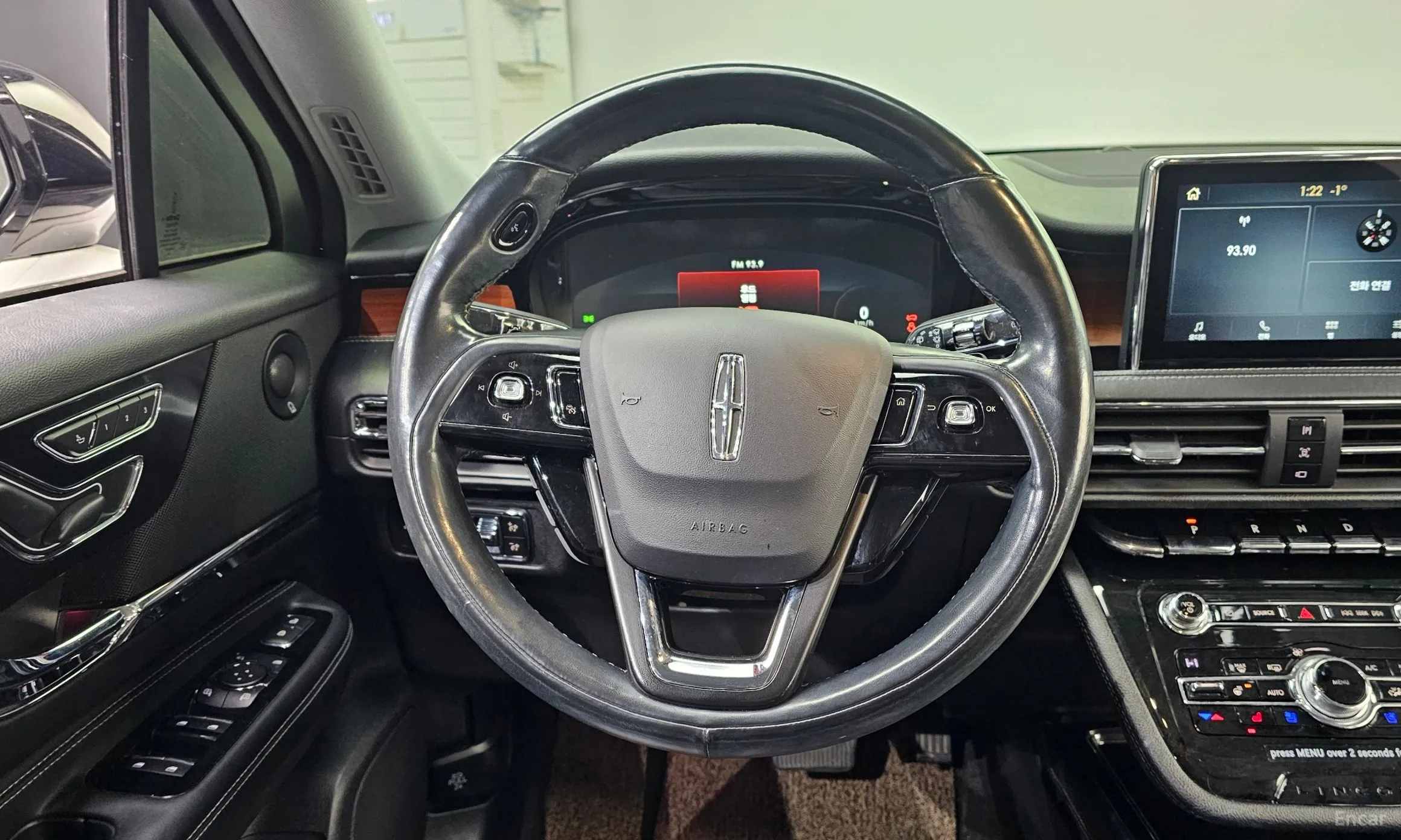 Lincoln Corsair превью 13