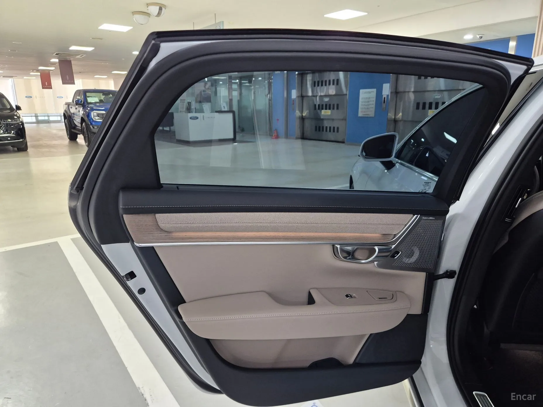 Volvo S90 превью 17