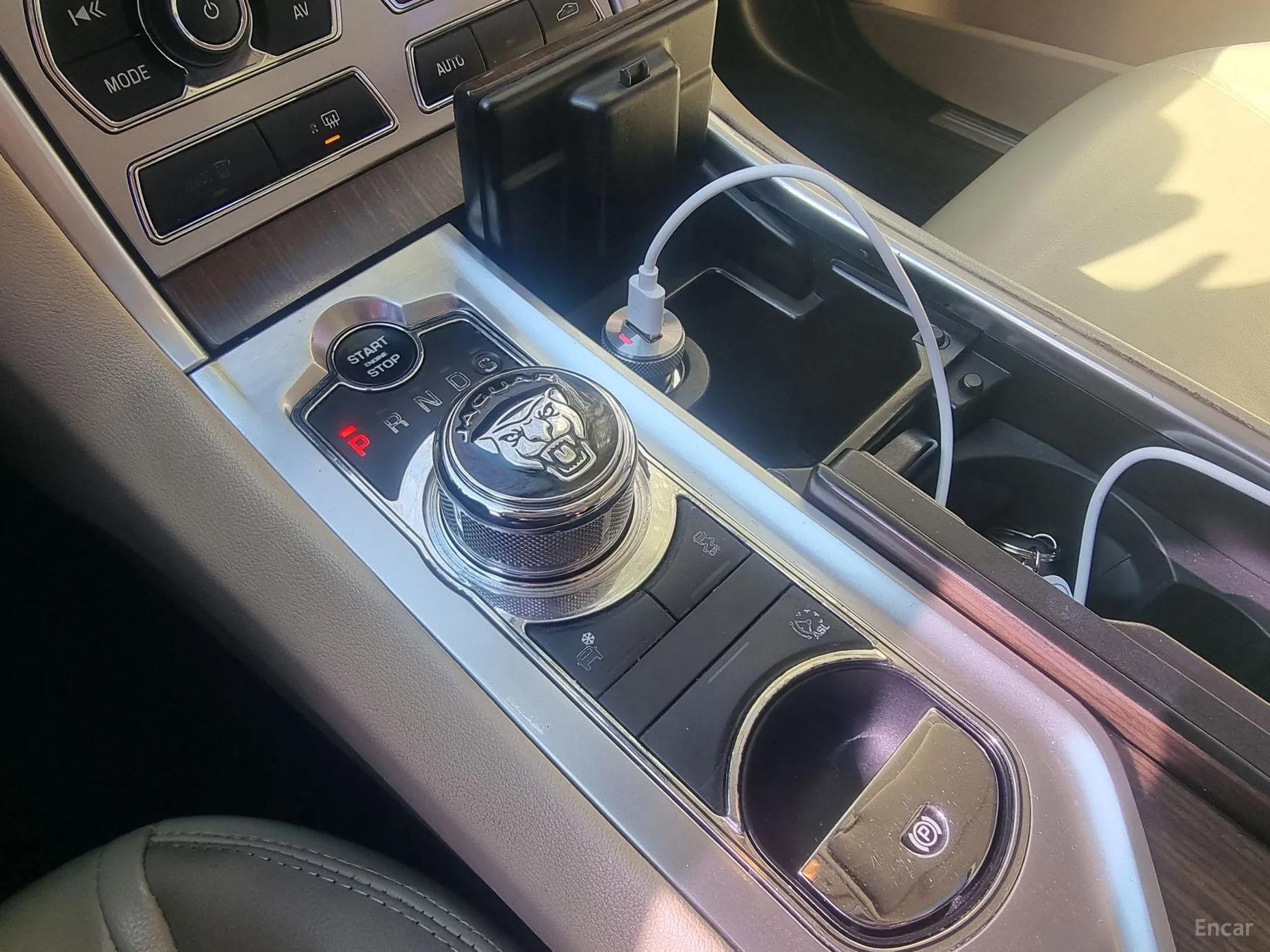 Jaguar New XF превью 11