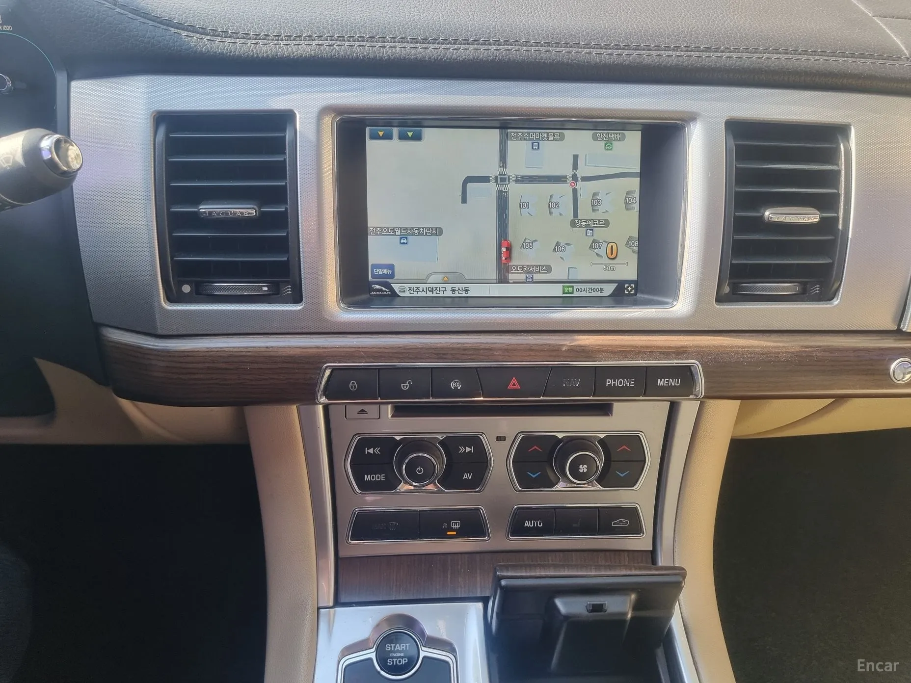 Jaguar New XF превью 12