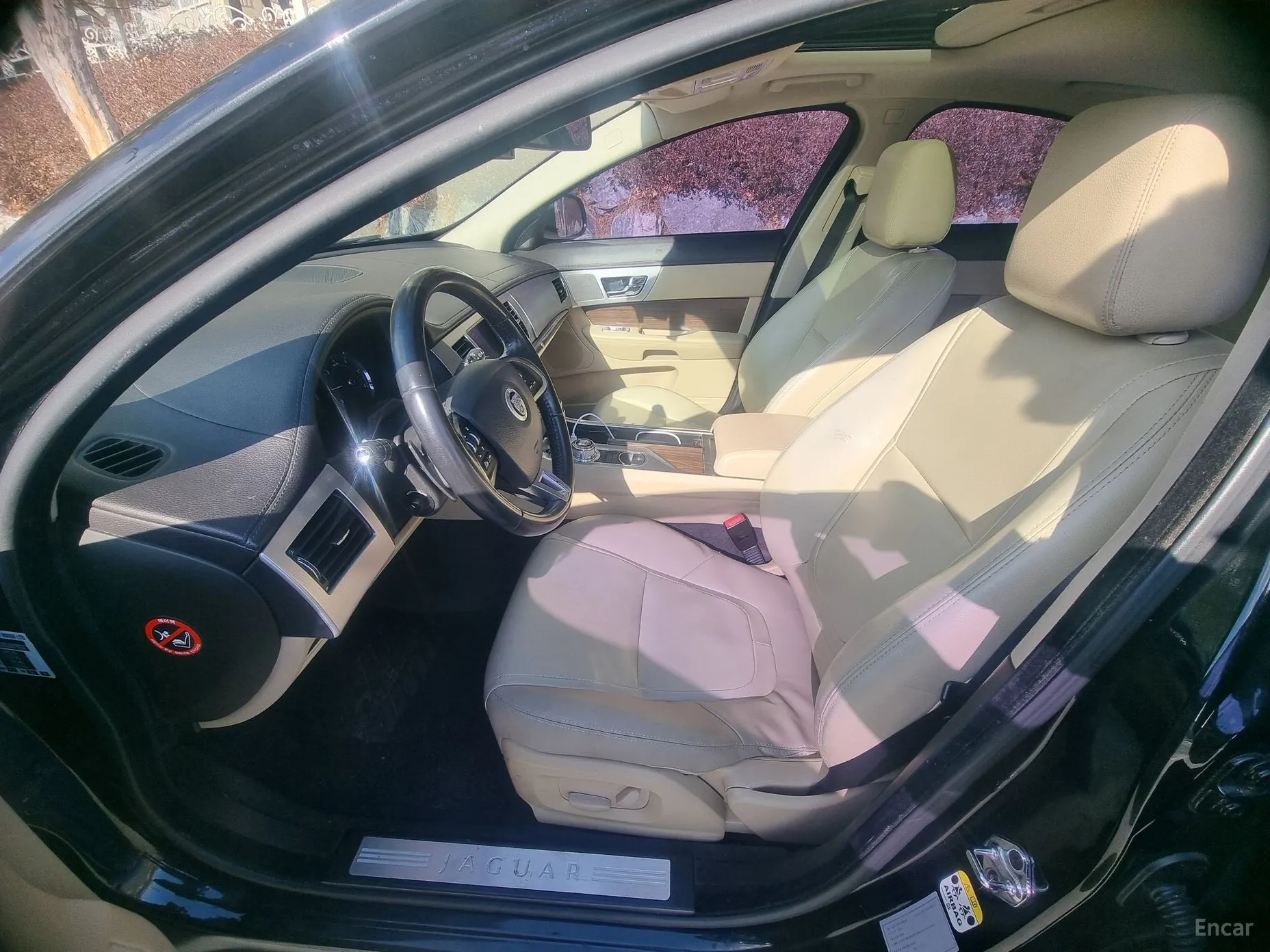 Jaguar New XF превью 14