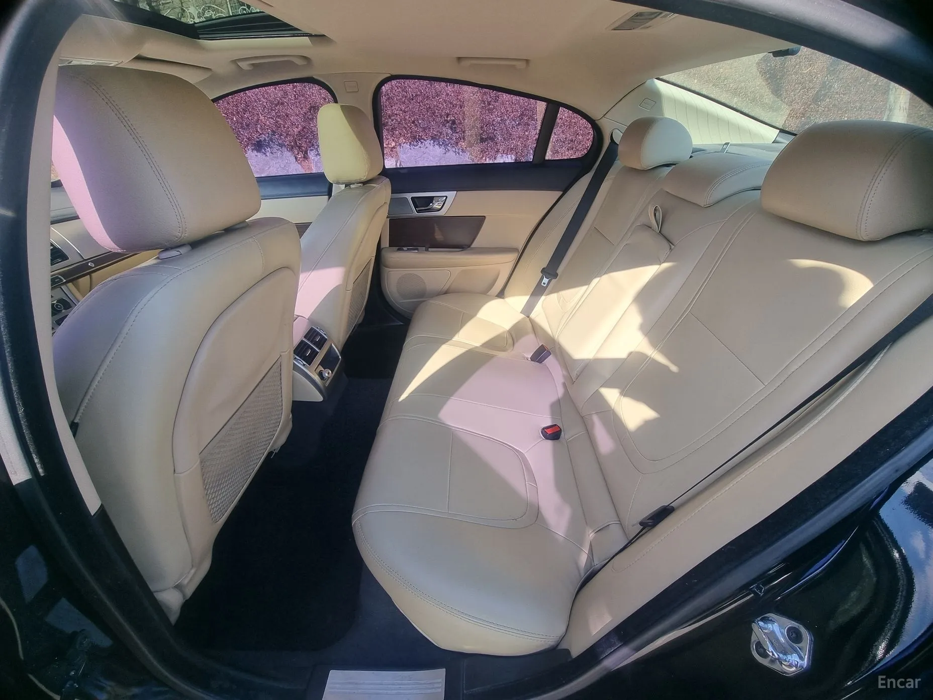 Jaguar New XF превью 15