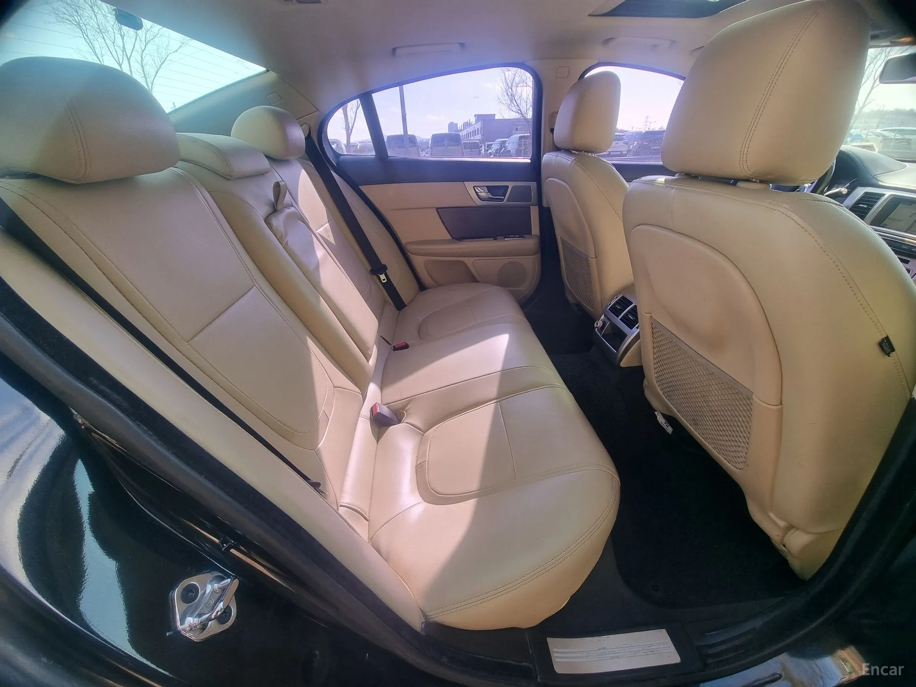 Jaguar New XF превью 17