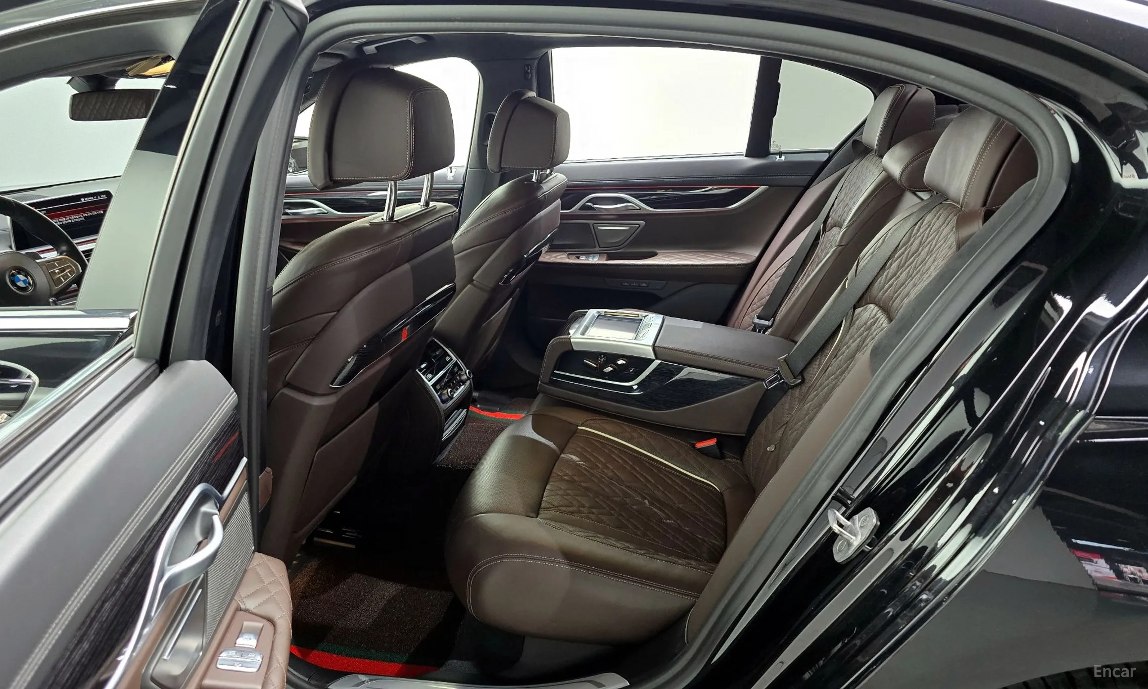 BMW 7 Series (G11) превью 11