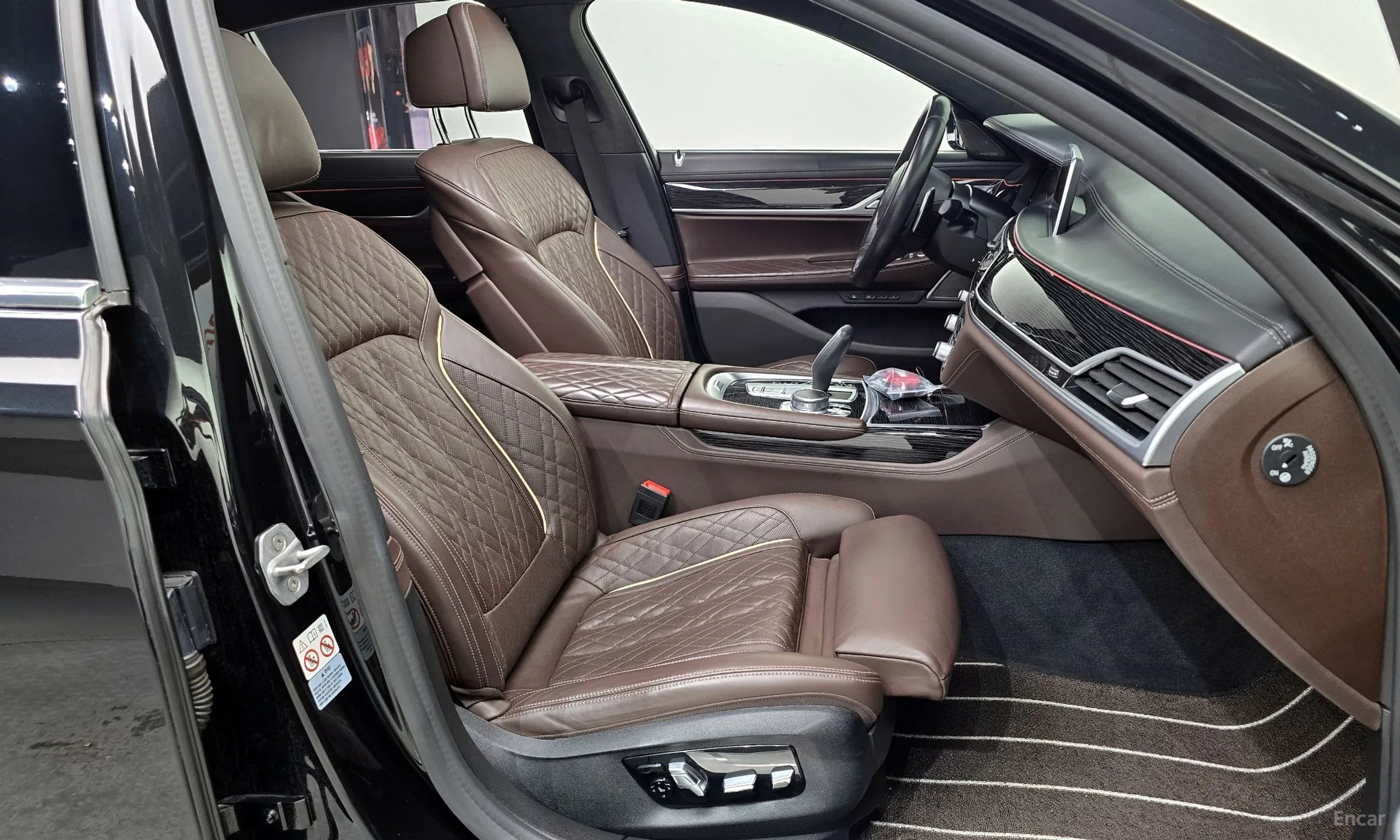 BMW 7 Series (G11) превью 12