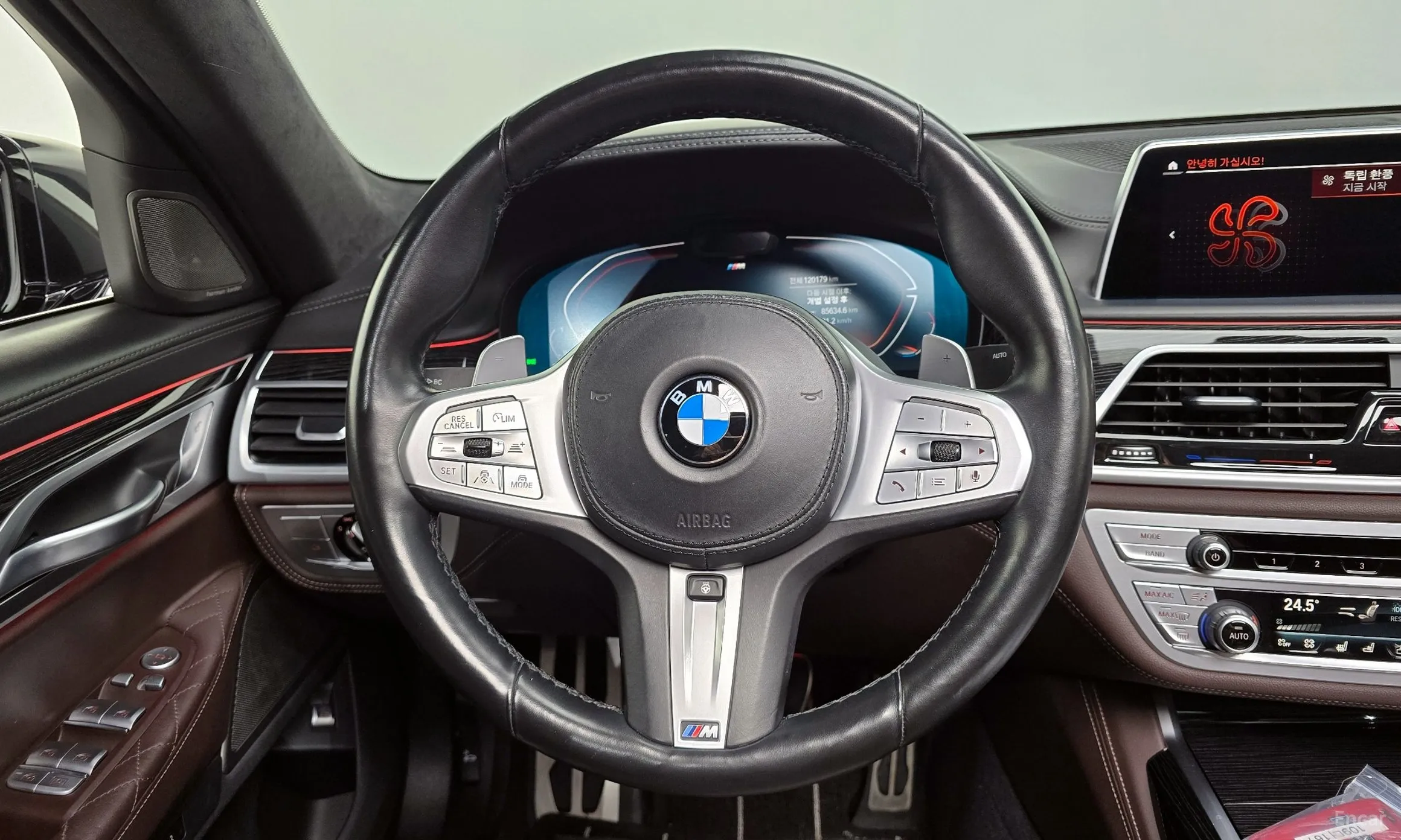 BMW 7 Series (G11) превью 14