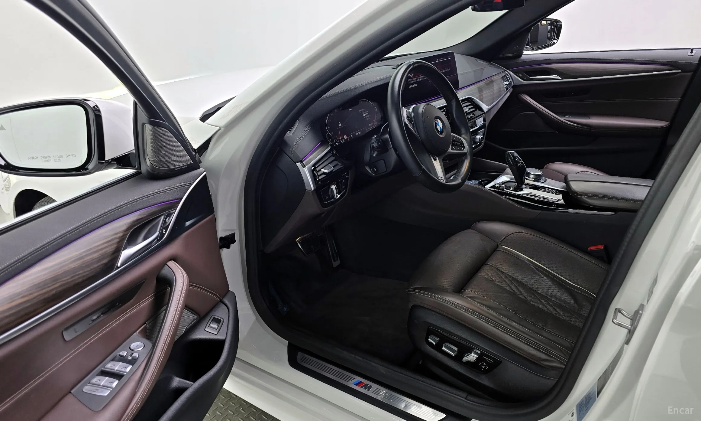 BMW 5 Series (G30) превью 10