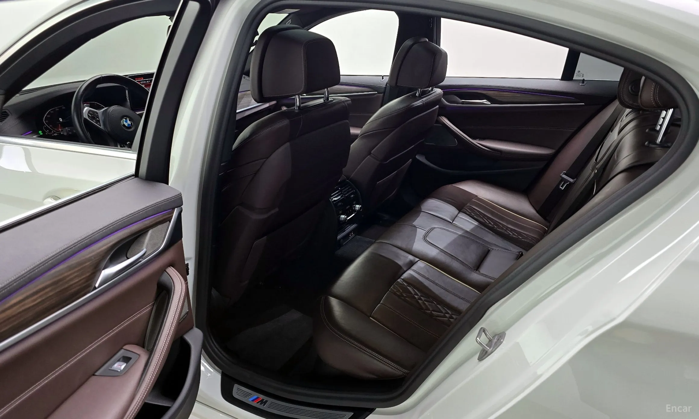 BMW 5 Series (G30) превью 11