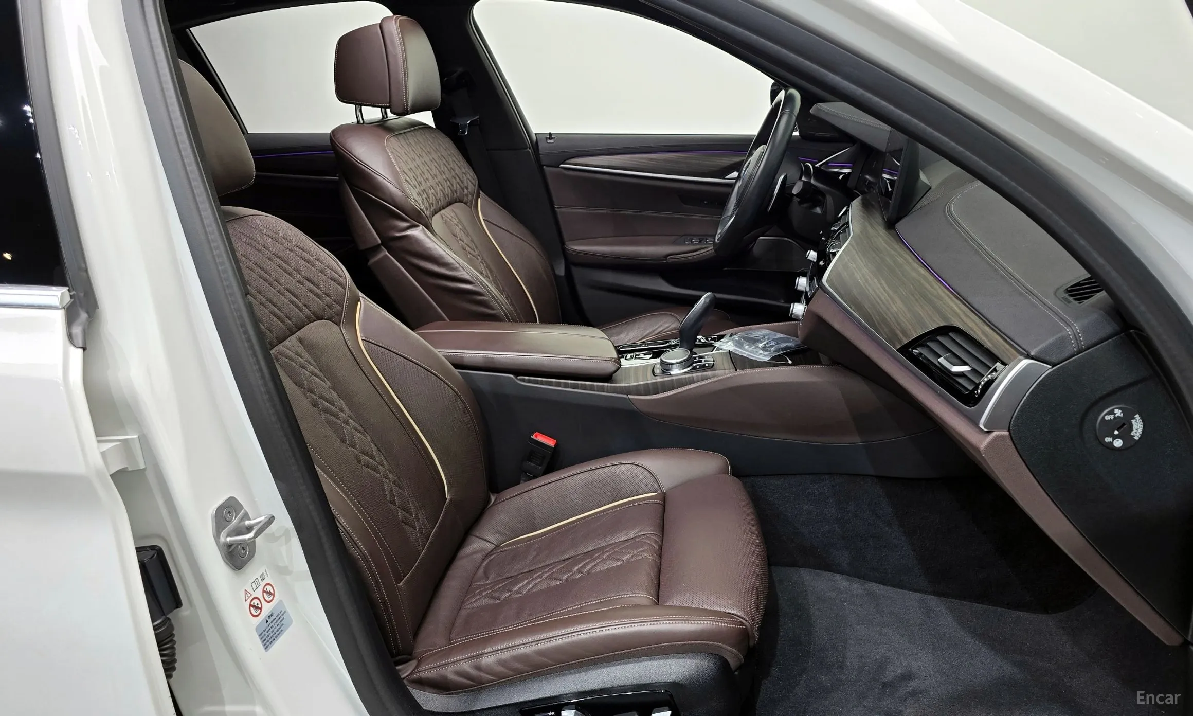 BMW 5 Series (G30) превью 12