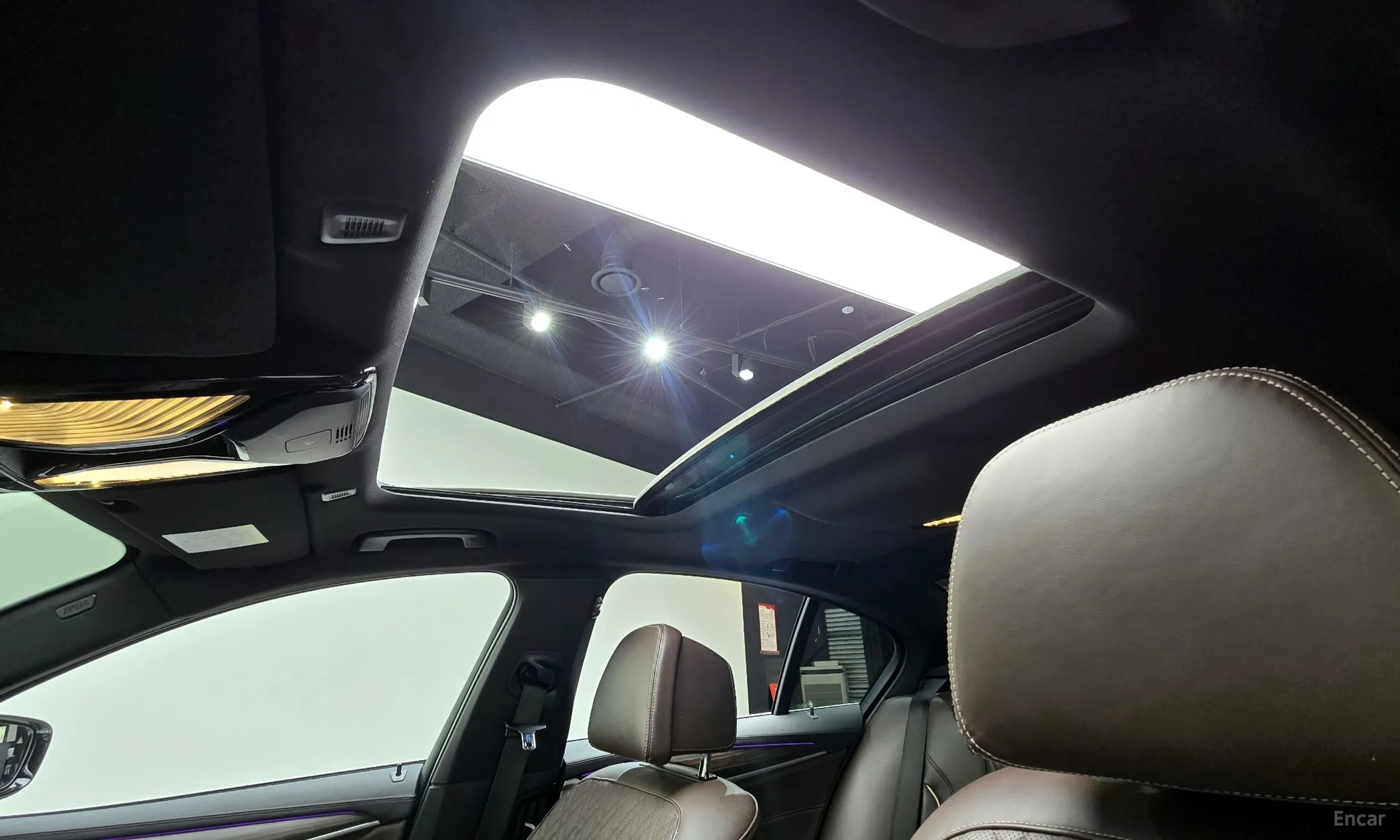 BMW 5 Series (G30) превью 19