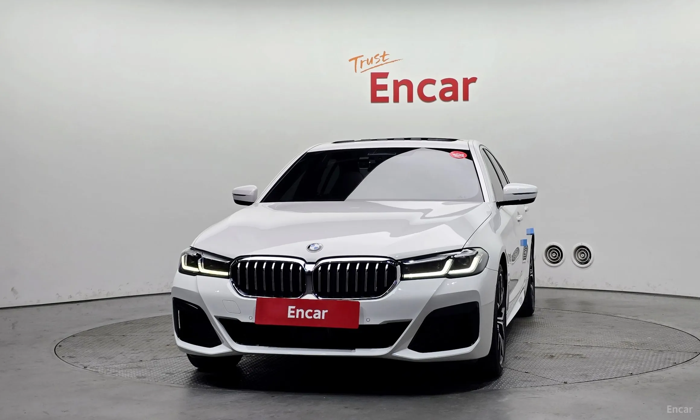BMW 5 Series (G30) превью 3