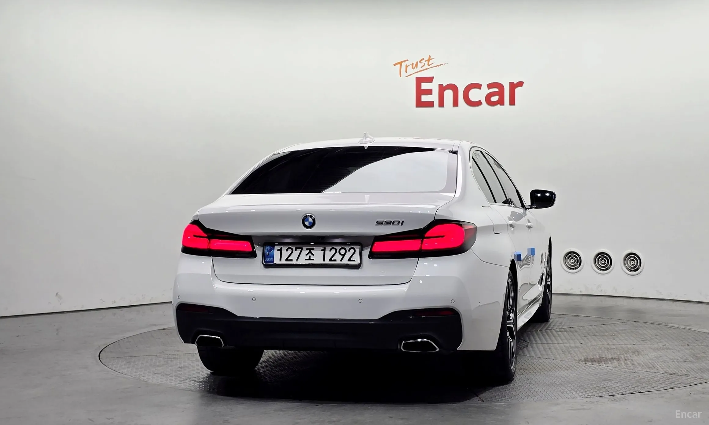 BMW 5 Series (G30) превью 4