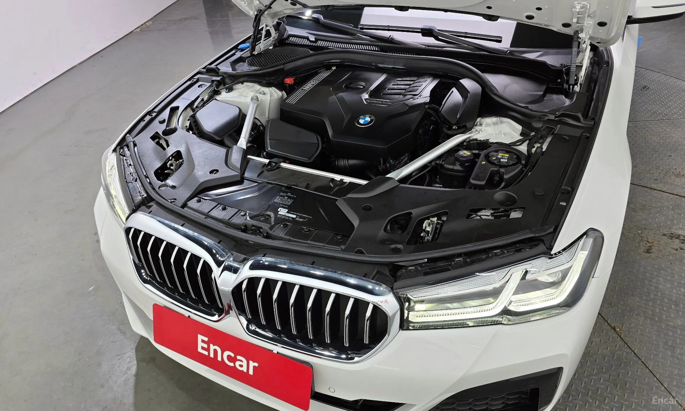 BMW 5 Series (G30) превью 6