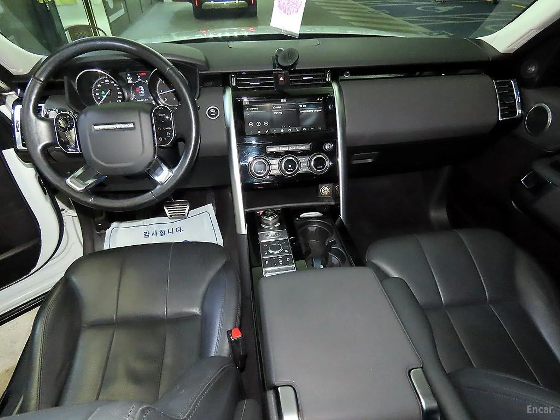 Land Rover Discovery 5 превью 10