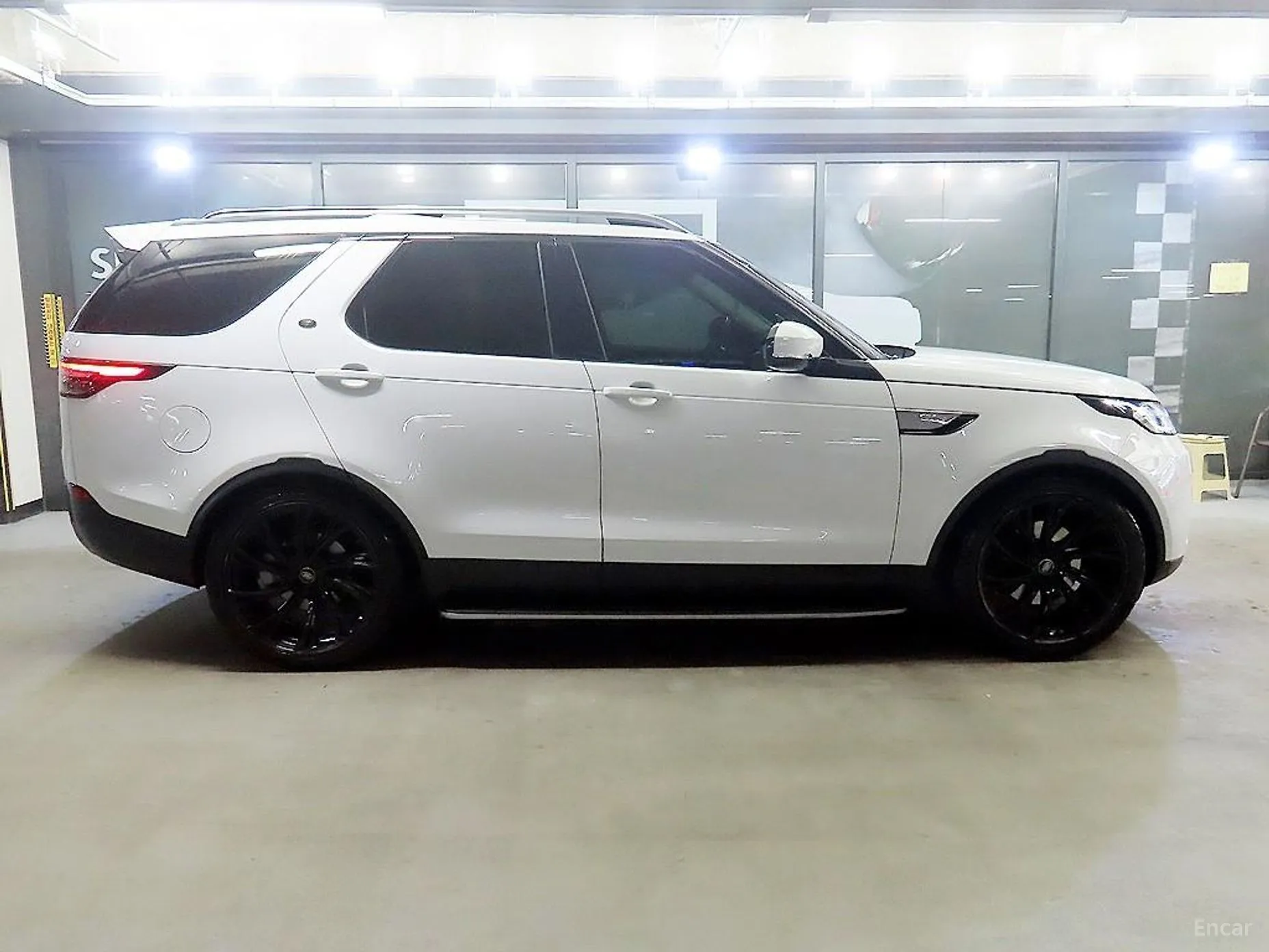 Land Rover Discovery 5 превью 3