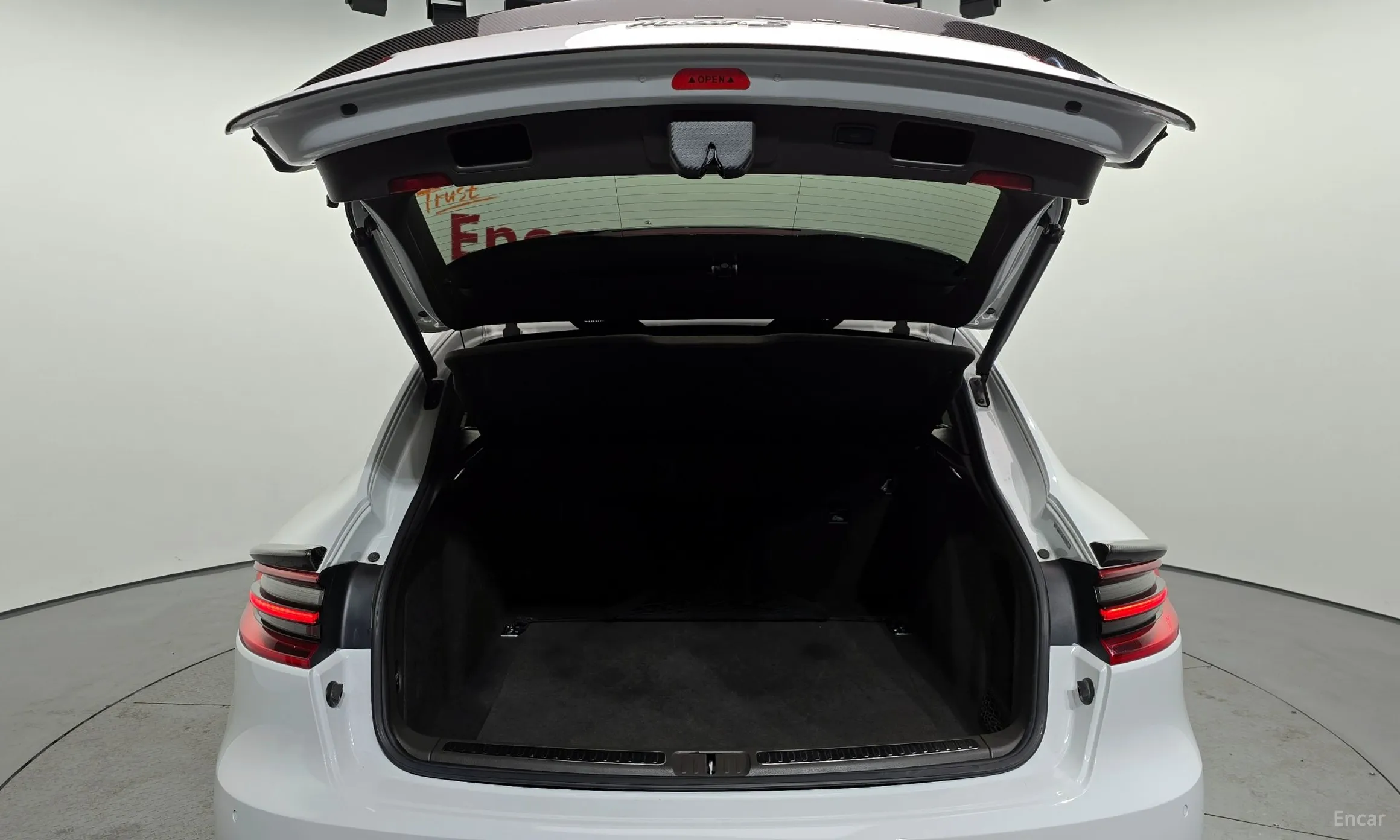 Porsche Macan превью 20