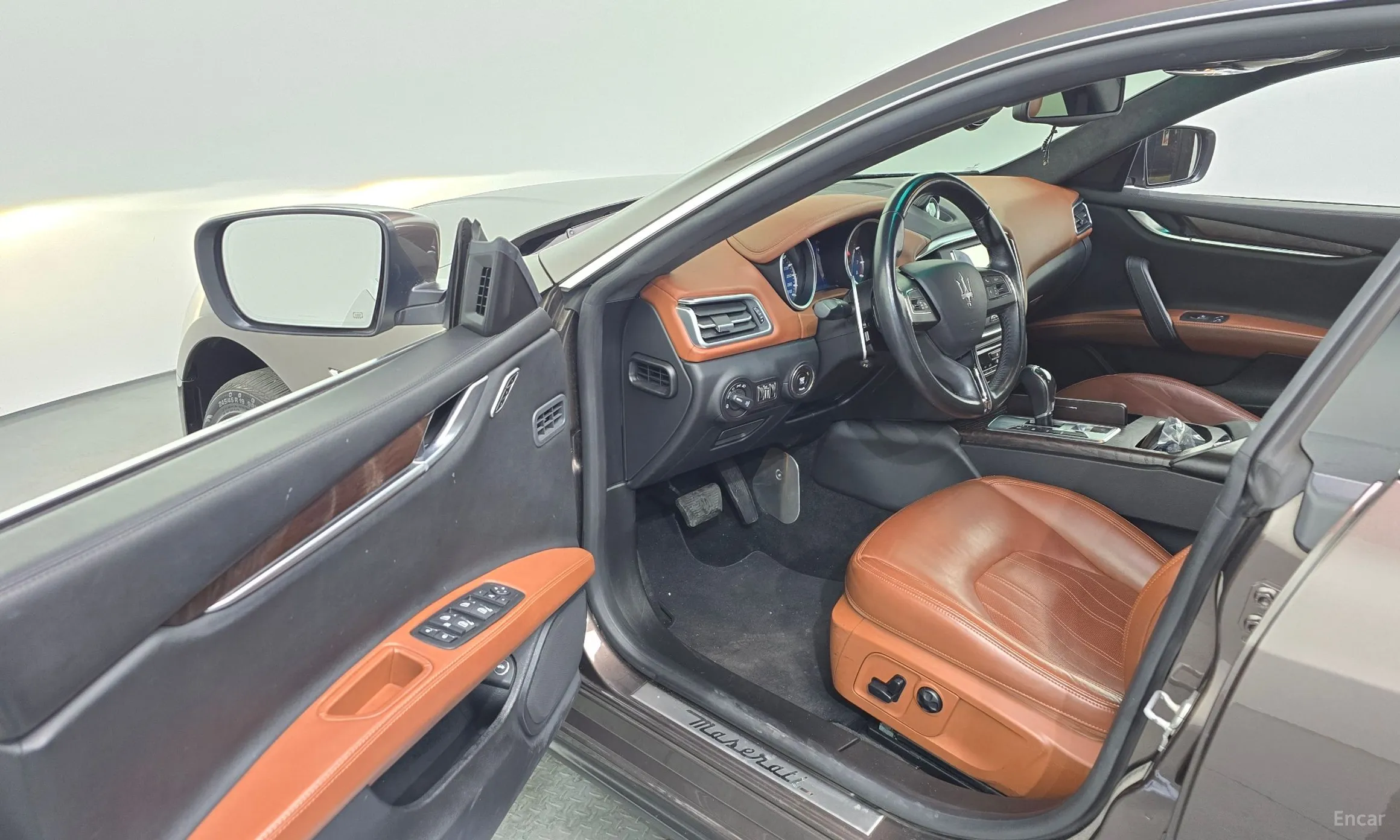 Maserati Ghibli превью 10