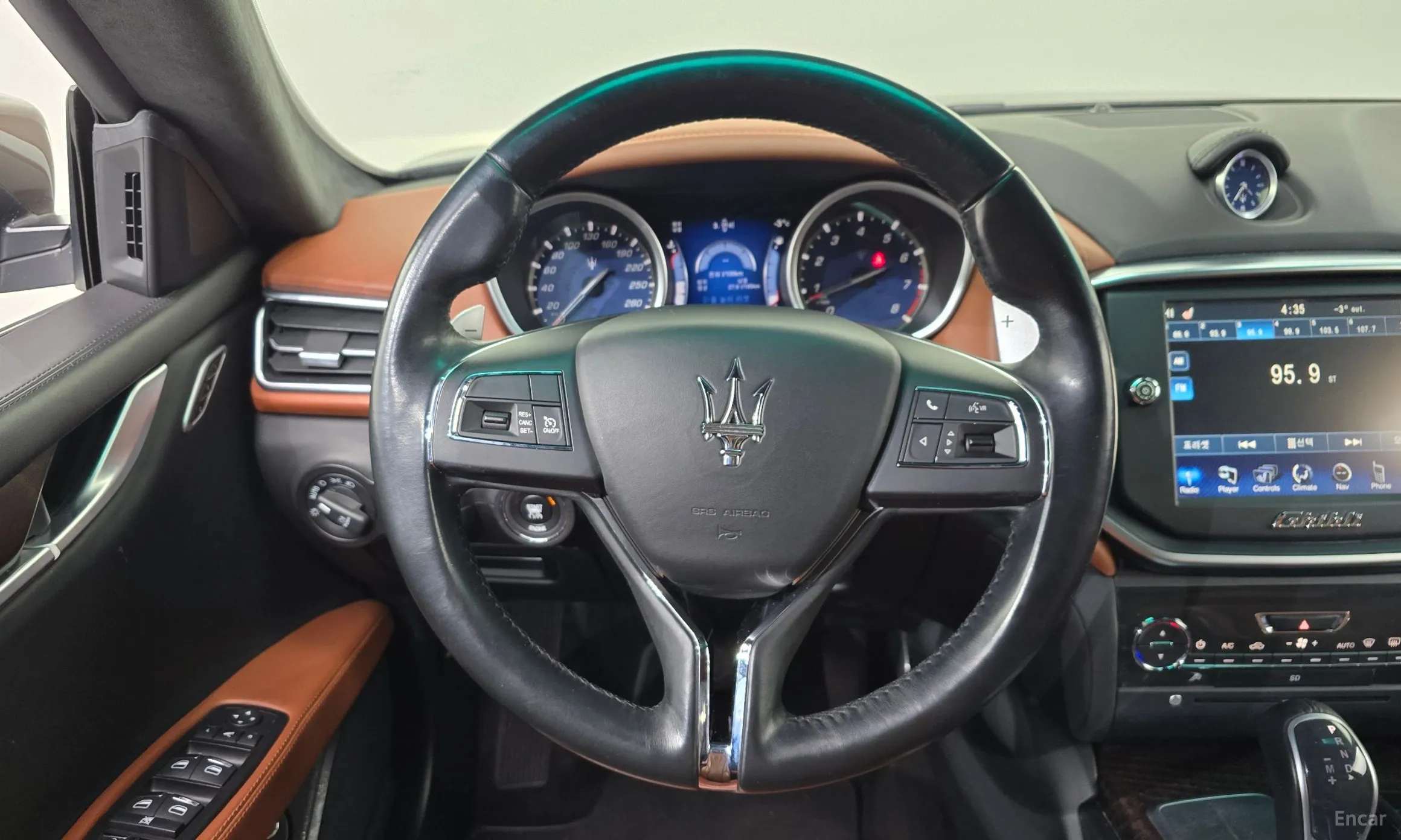 Maserati Ghibli превью 13