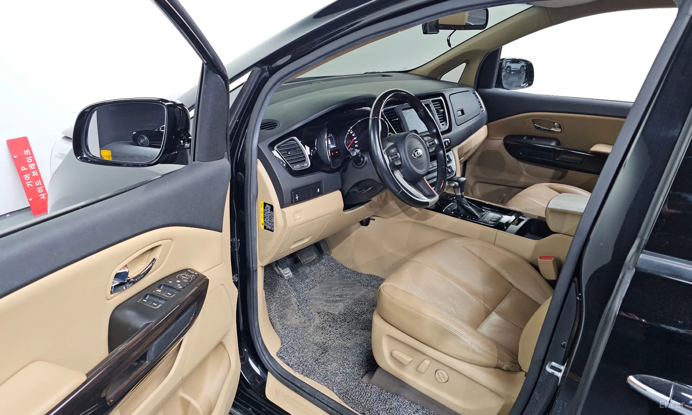 Kia Carnival превью 10