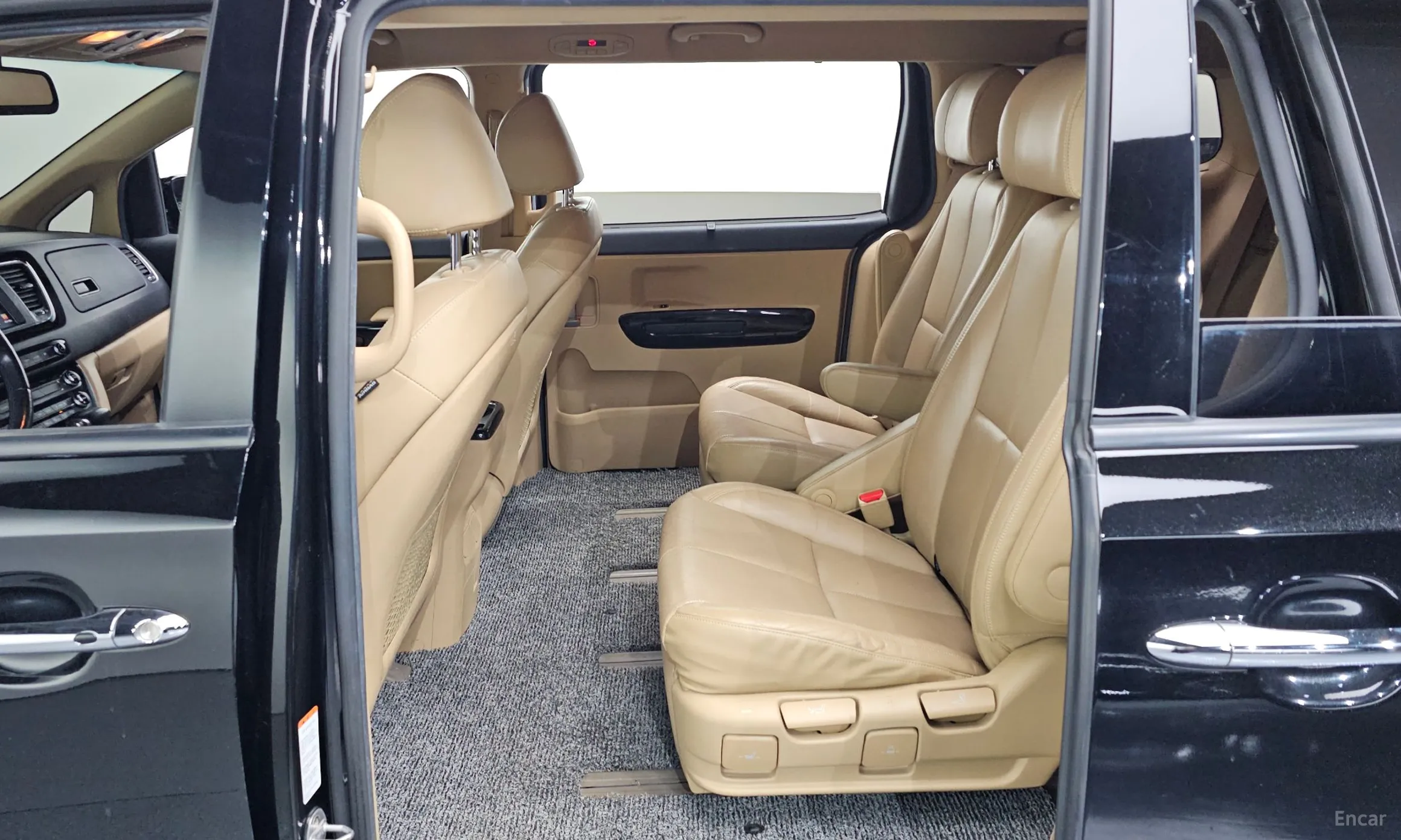 Kia Carnival превью 11