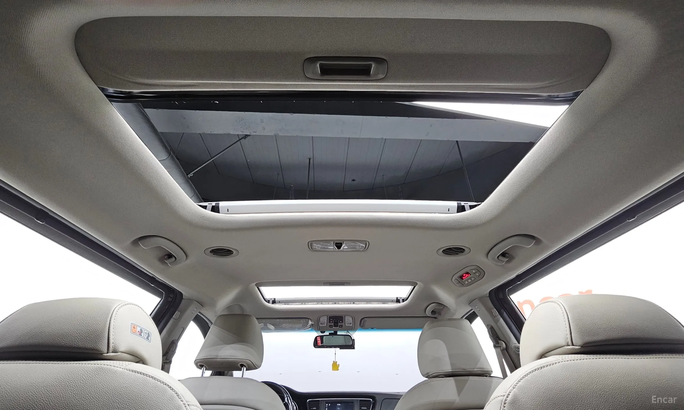 Kia Carnival превью 19