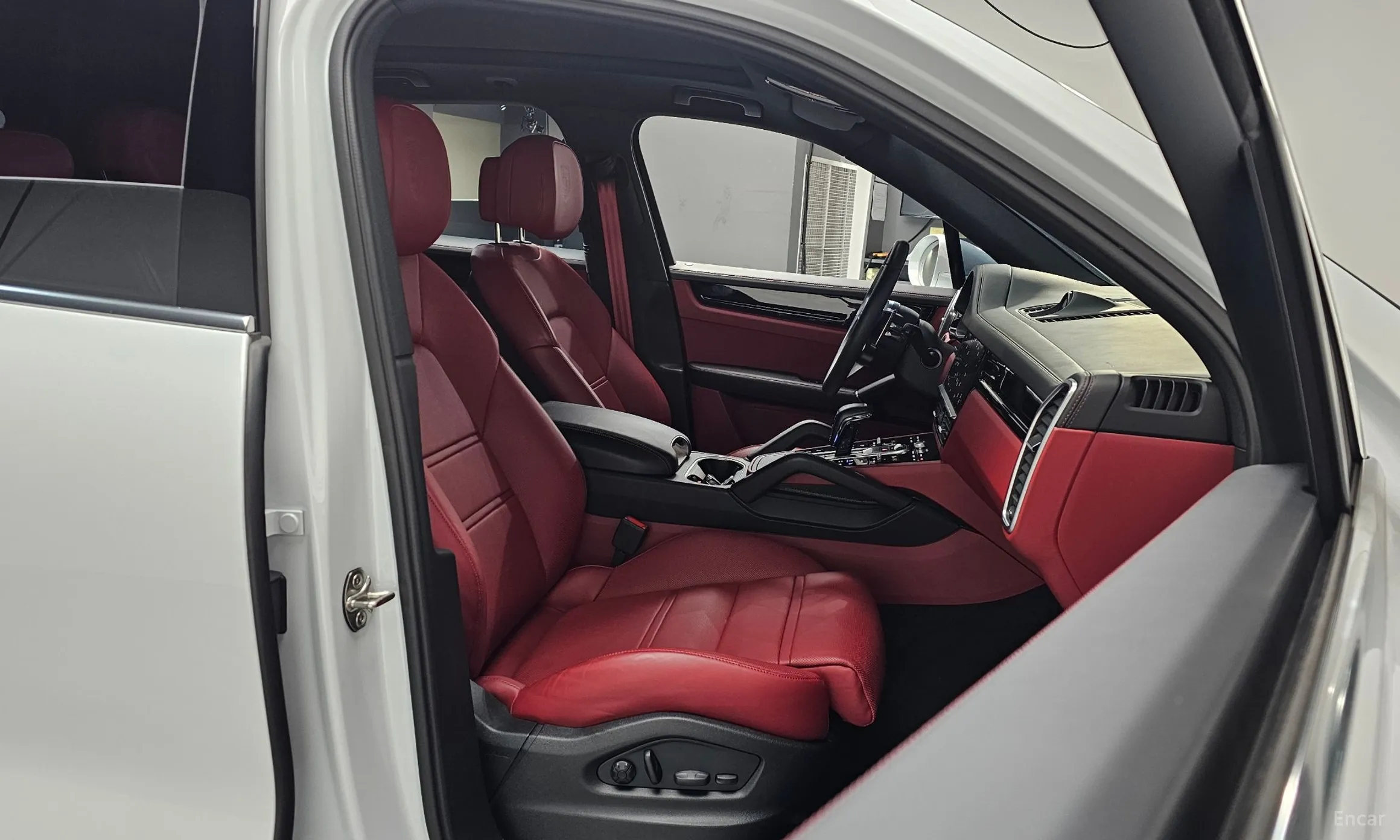 Porsche Cayenne (PO536) превью 10
