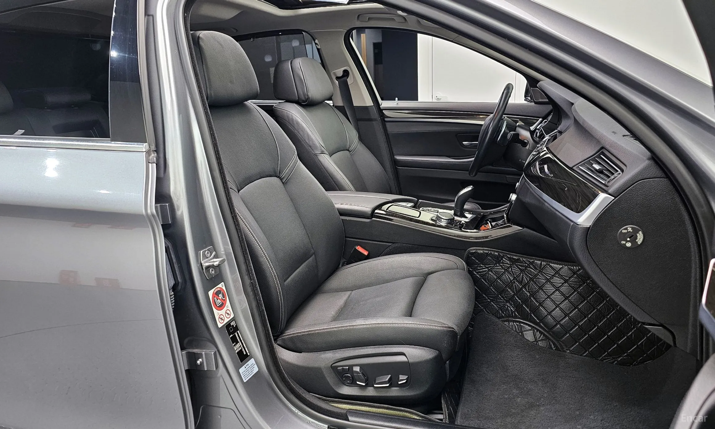 BMW 5 Series (F10) превью 10