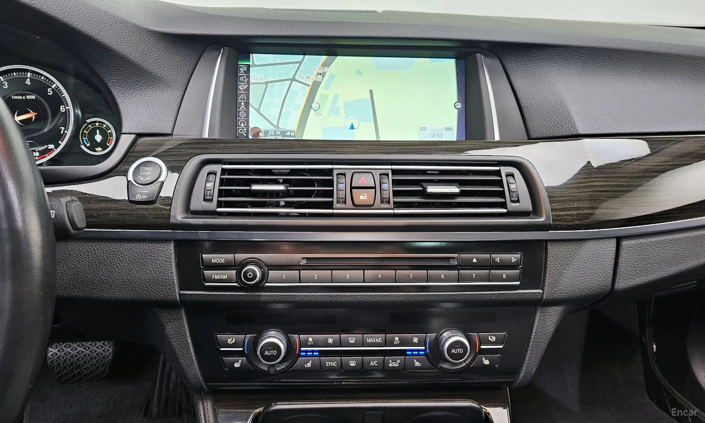 BMW 5 Series (F10) превью 14