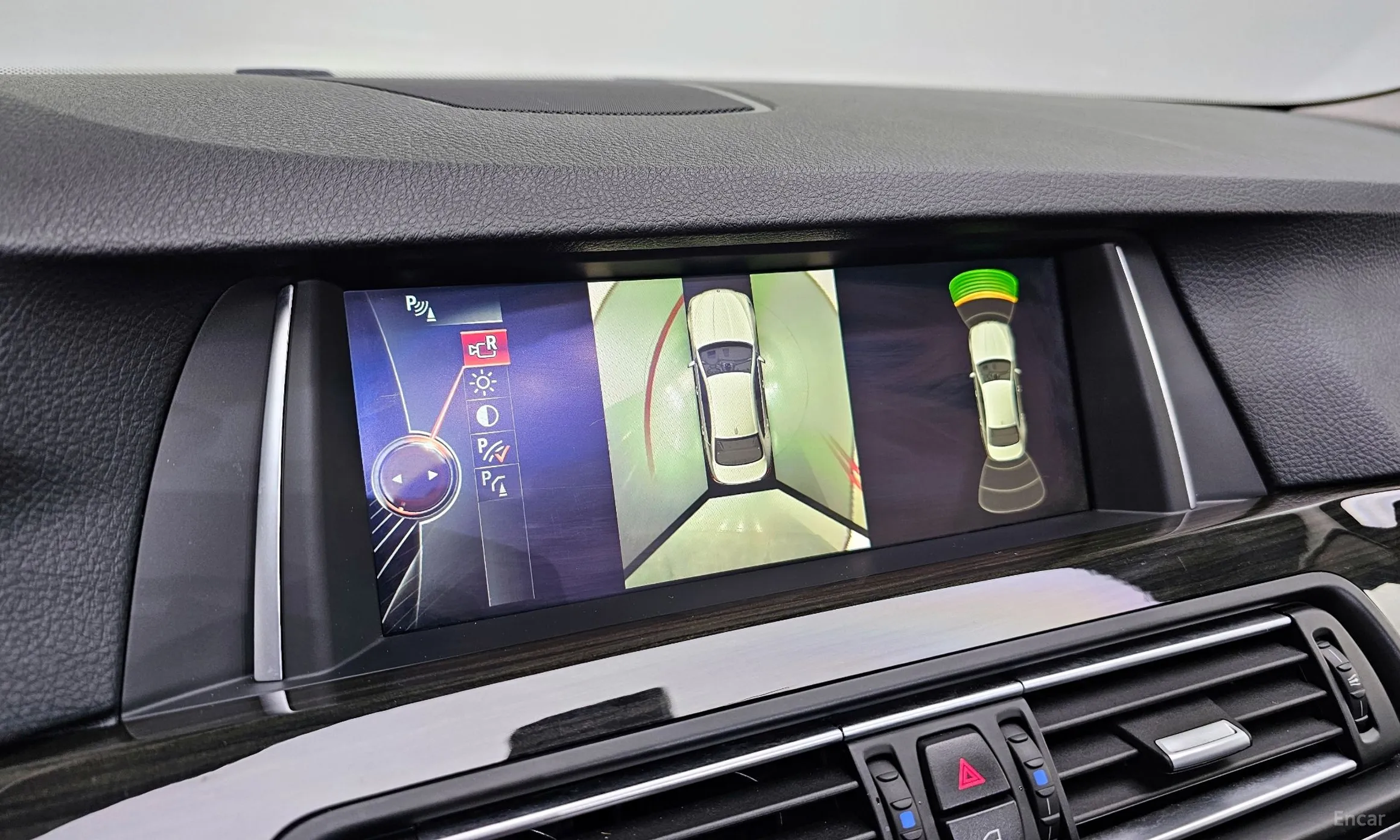 BMW 5 Series (F10) превью 15