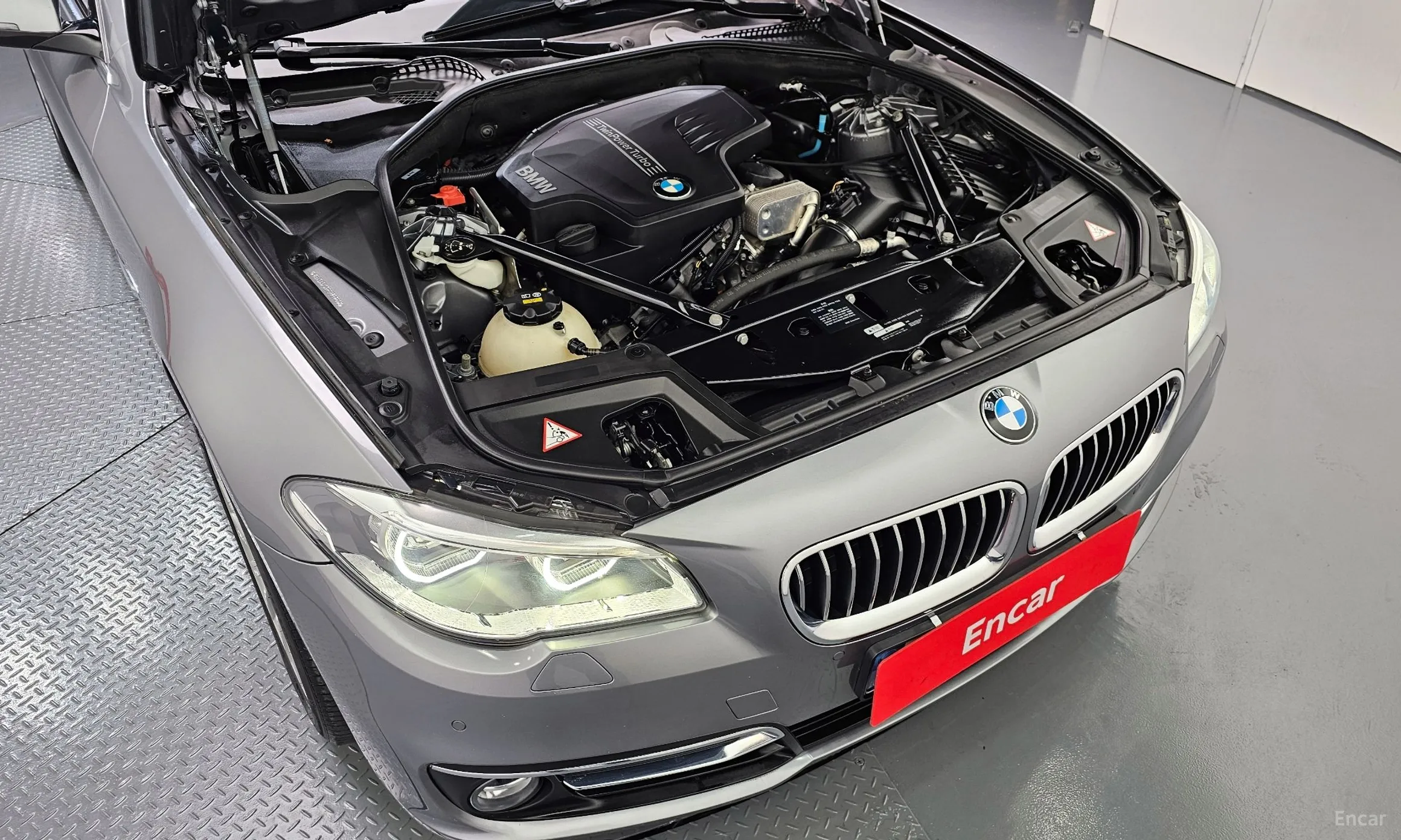BMW 5 Series (F10) превью 6