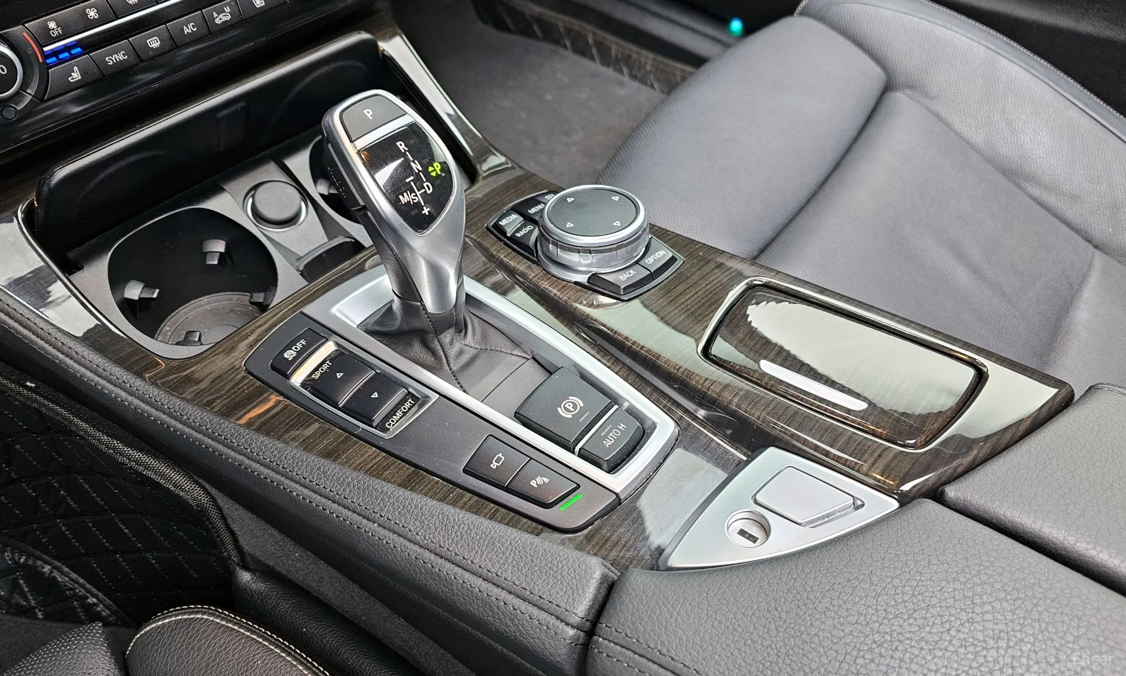 BMW 5 Series (F10) превью 9