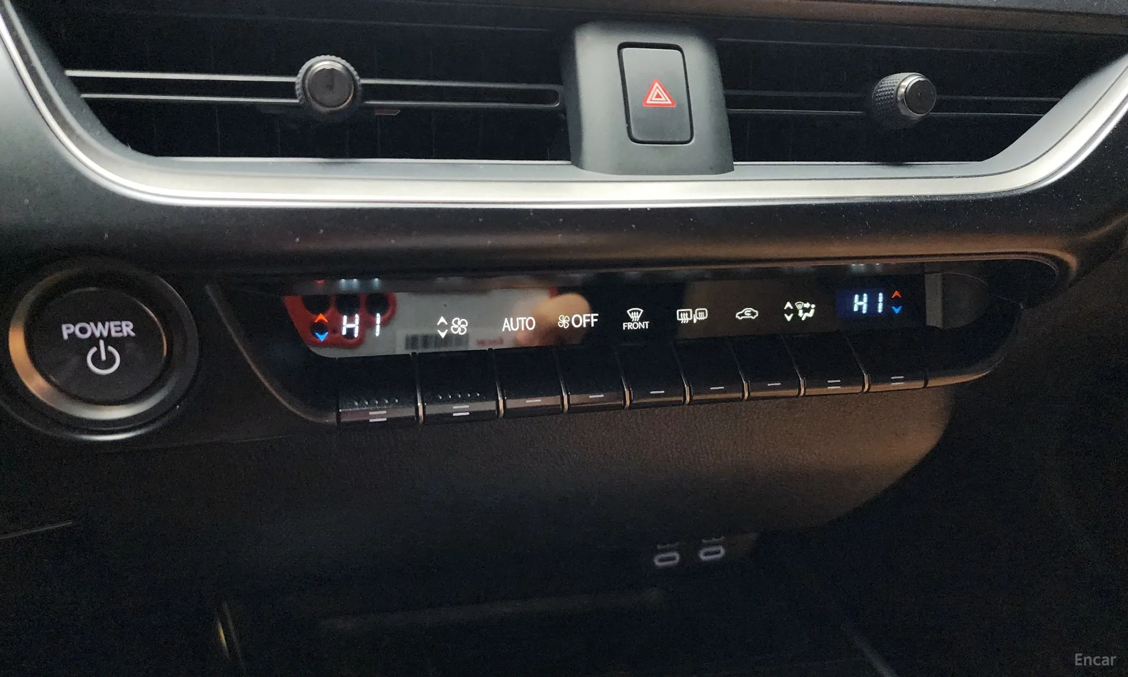 Lexus UX250h превью 16