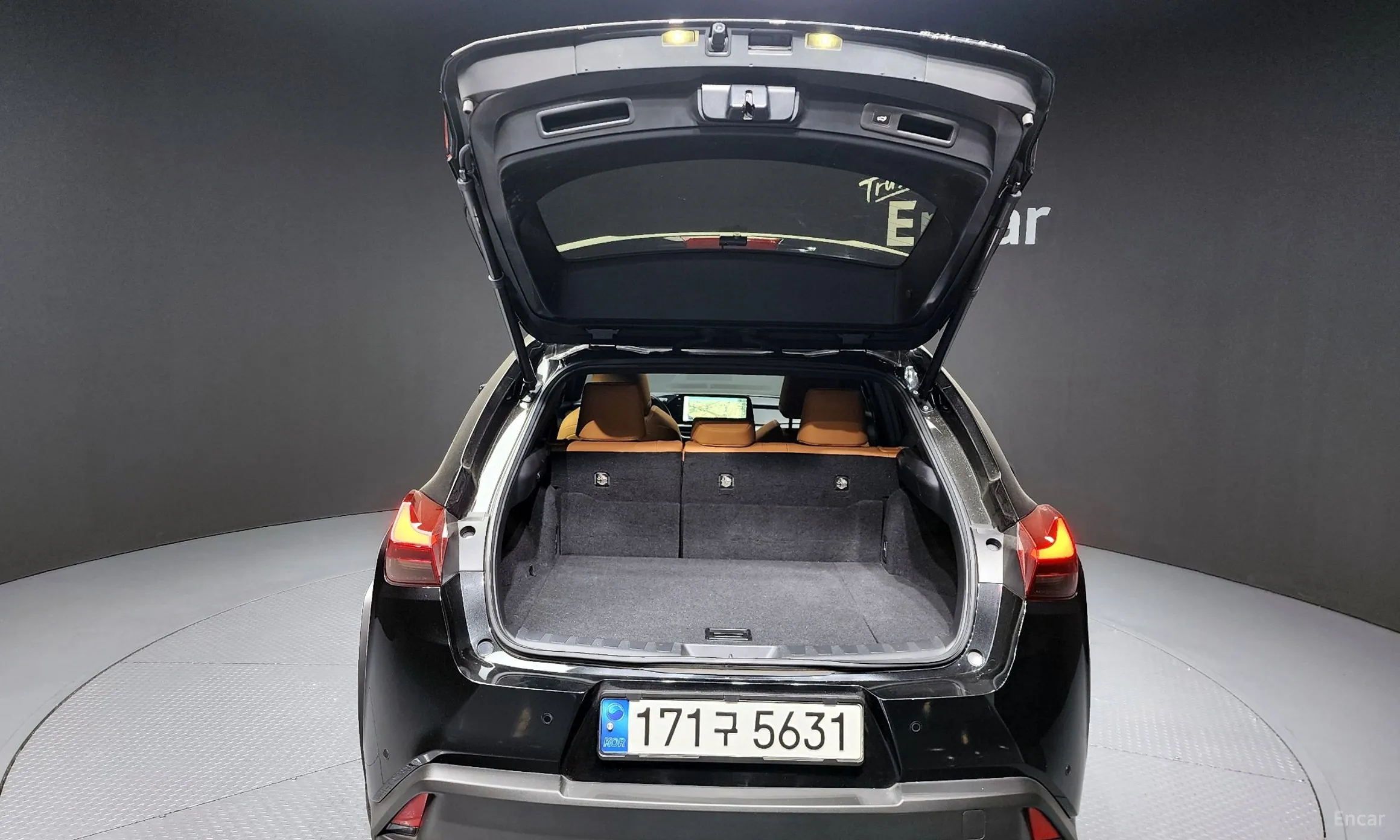 Lexus UX250h превью 20