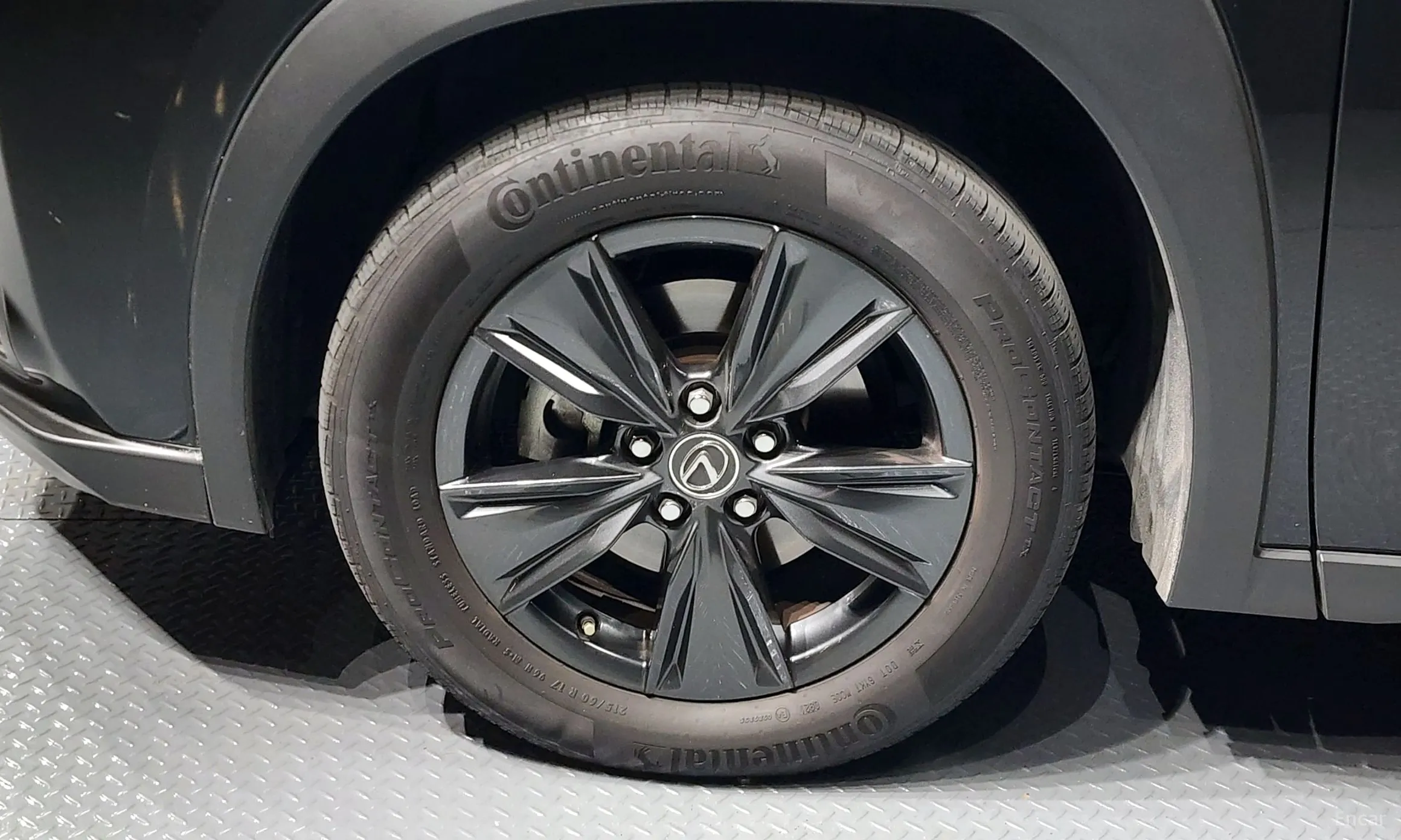 Lexus UX250h превью 5