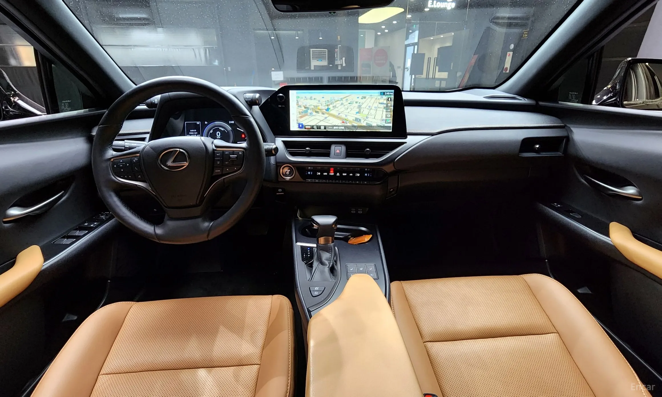 Lexus UX250h превью 7
