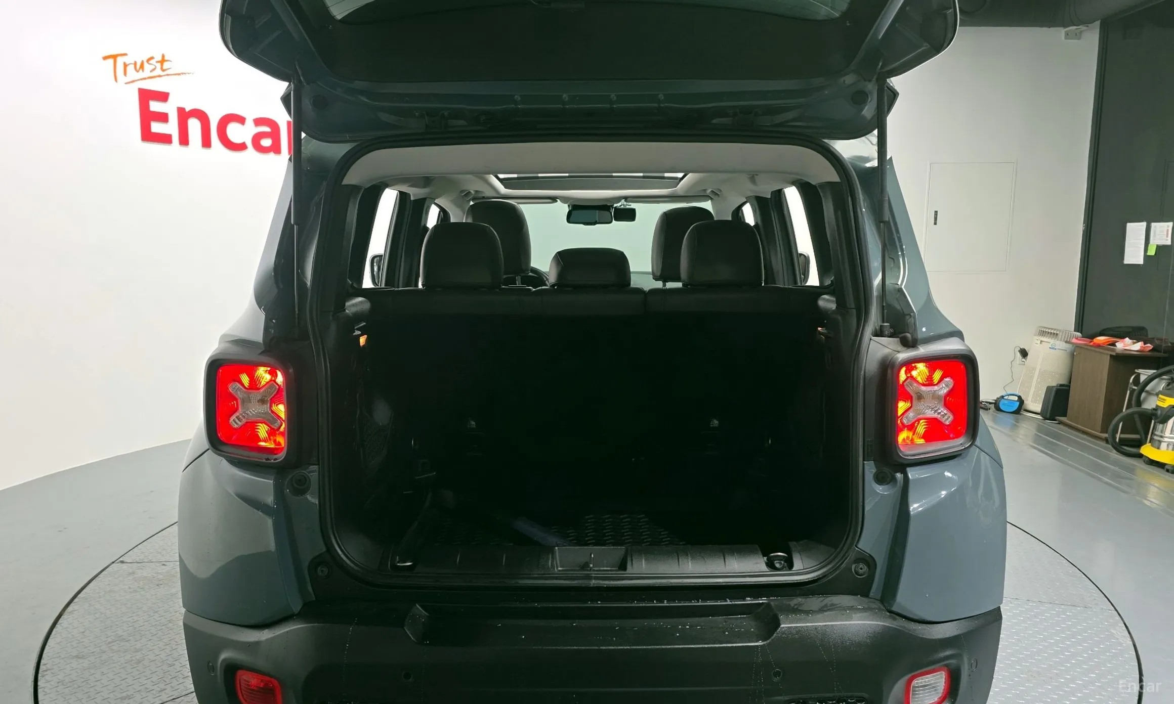 Jeep Renegade превью 20