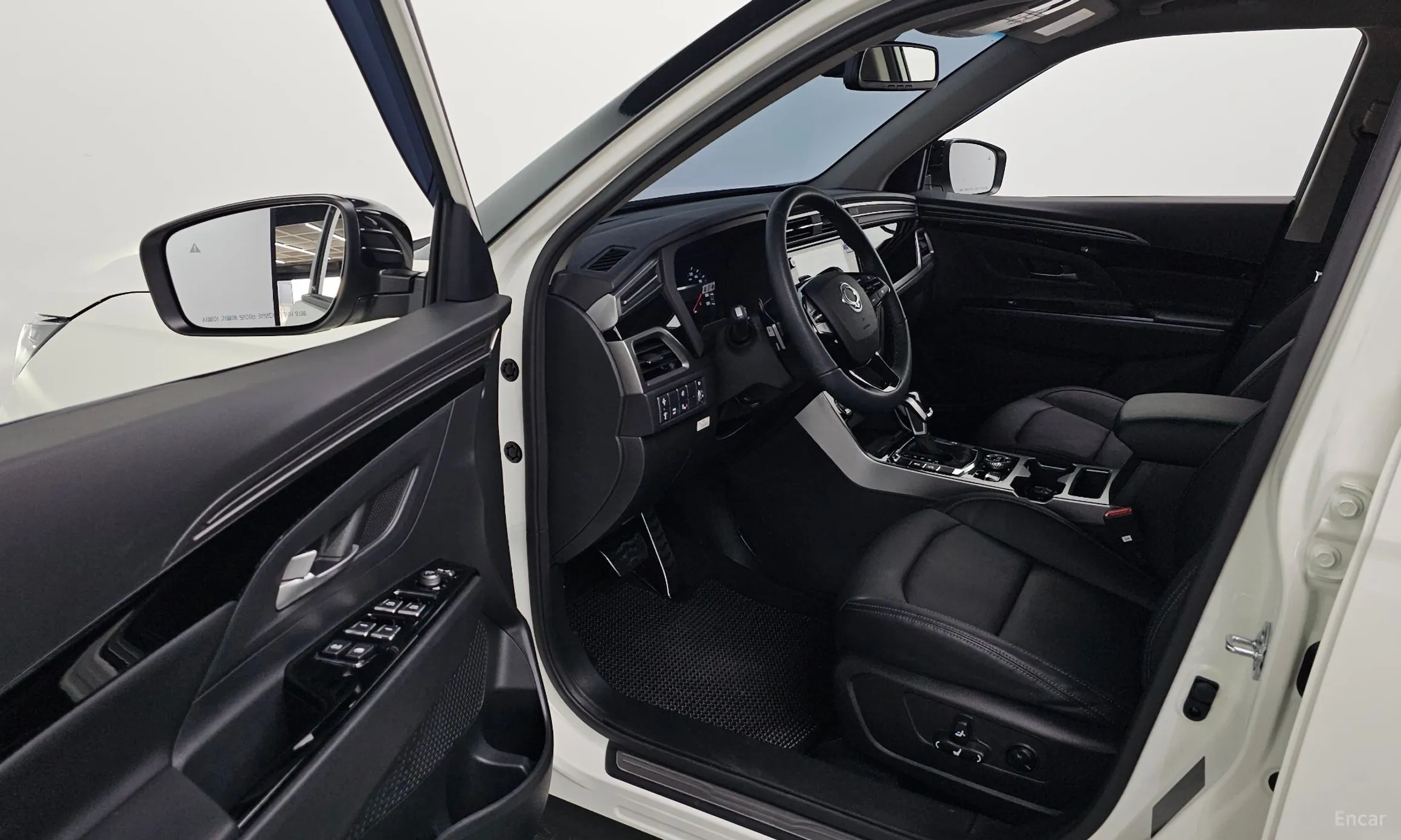 KG Mobility (SsangYong) Beautiful Korando превью 10