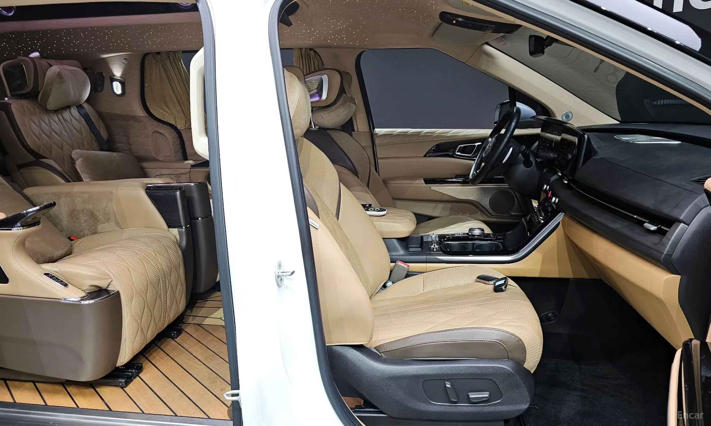 Kia Carnival Gen 4 превью 10