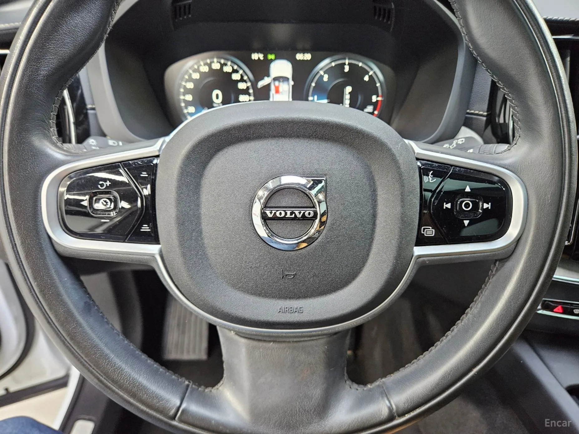 Volvo XC60 Gen 2 превью 10