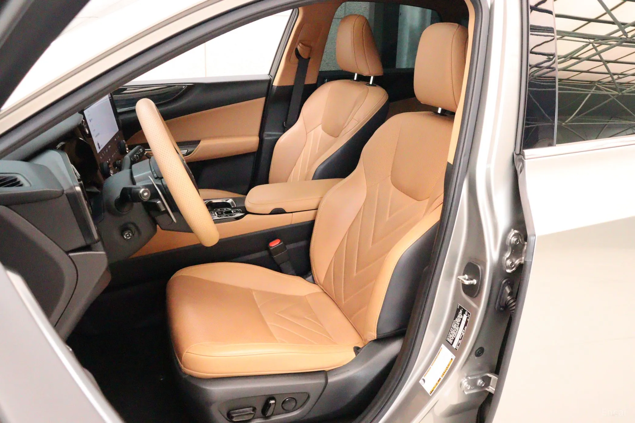 Lexus NX450h + 2nd Gen превью 8
