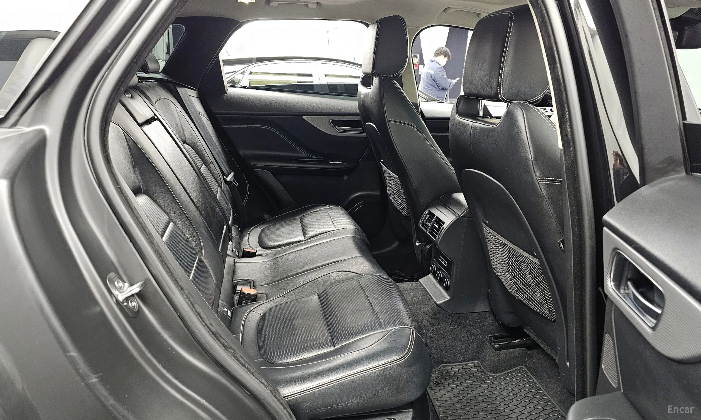 Jaguar F-PACE превью 12