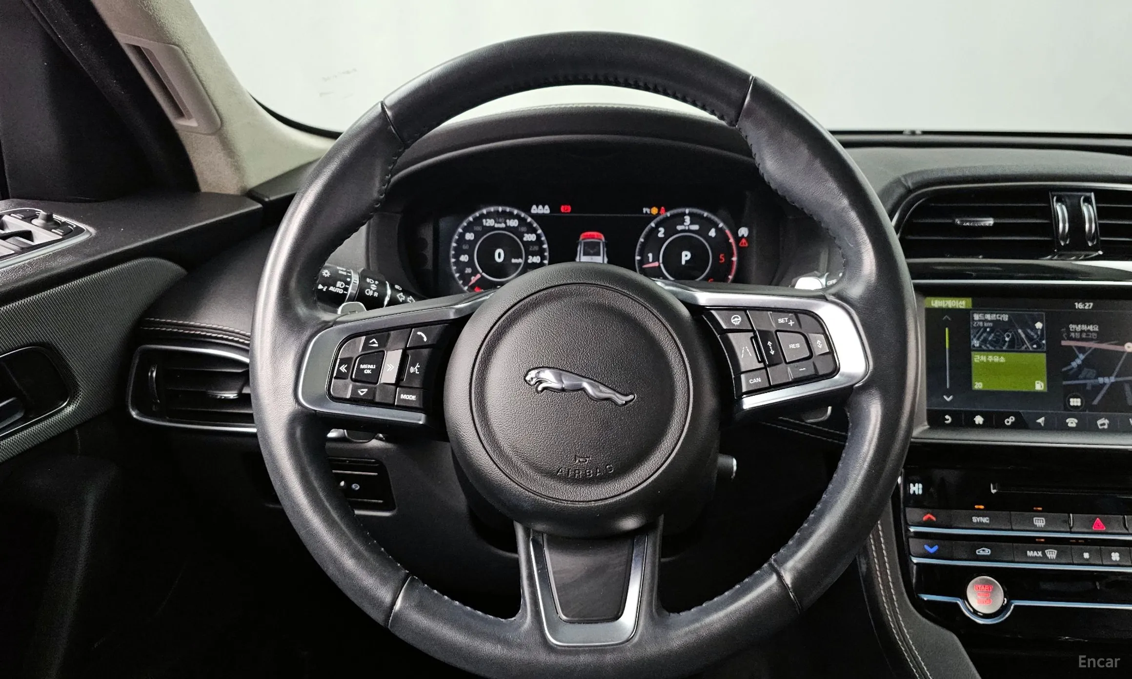 Jaguar F-PACE превью 13