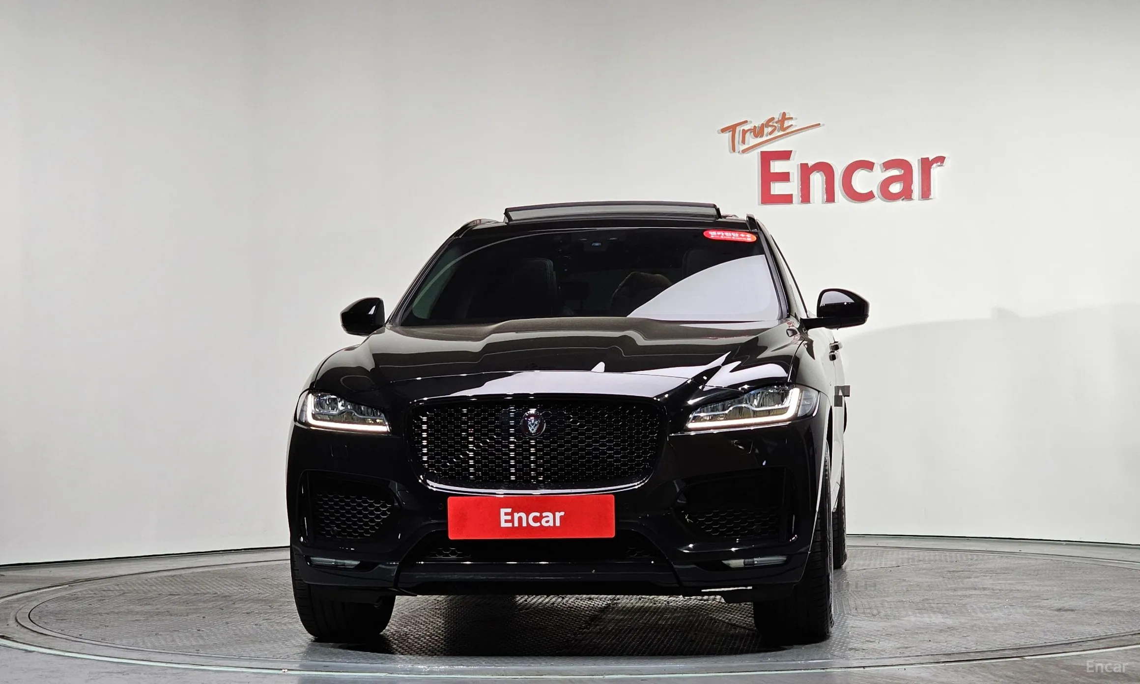 Jaguar F-PACE превью 3