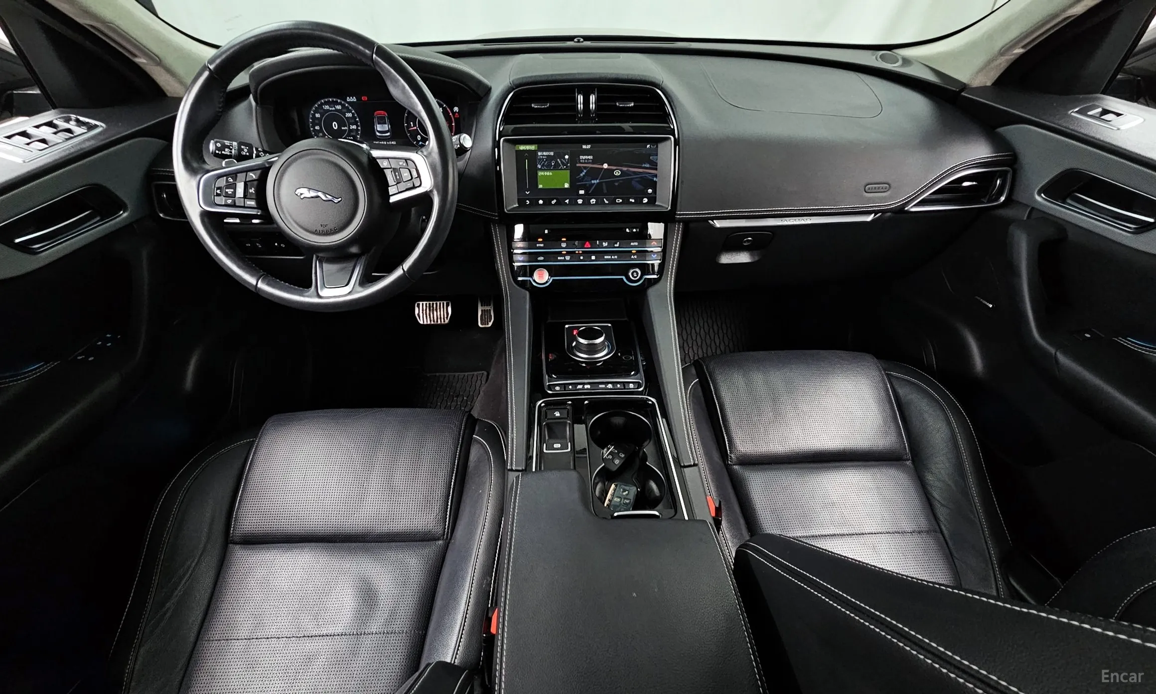 Jaguar F-PACE превью 7