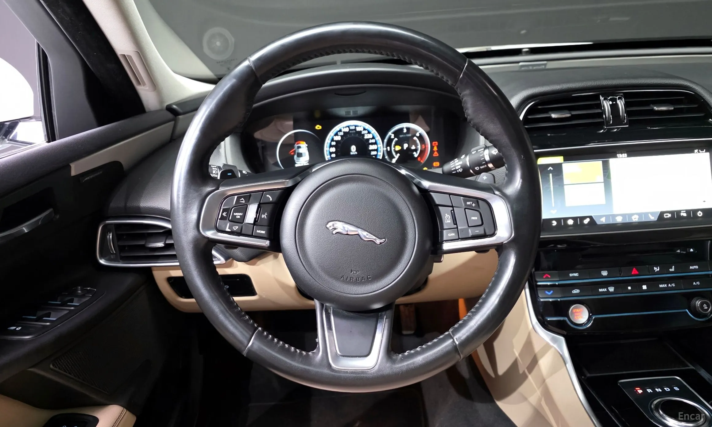 Jaguar XE превью 13