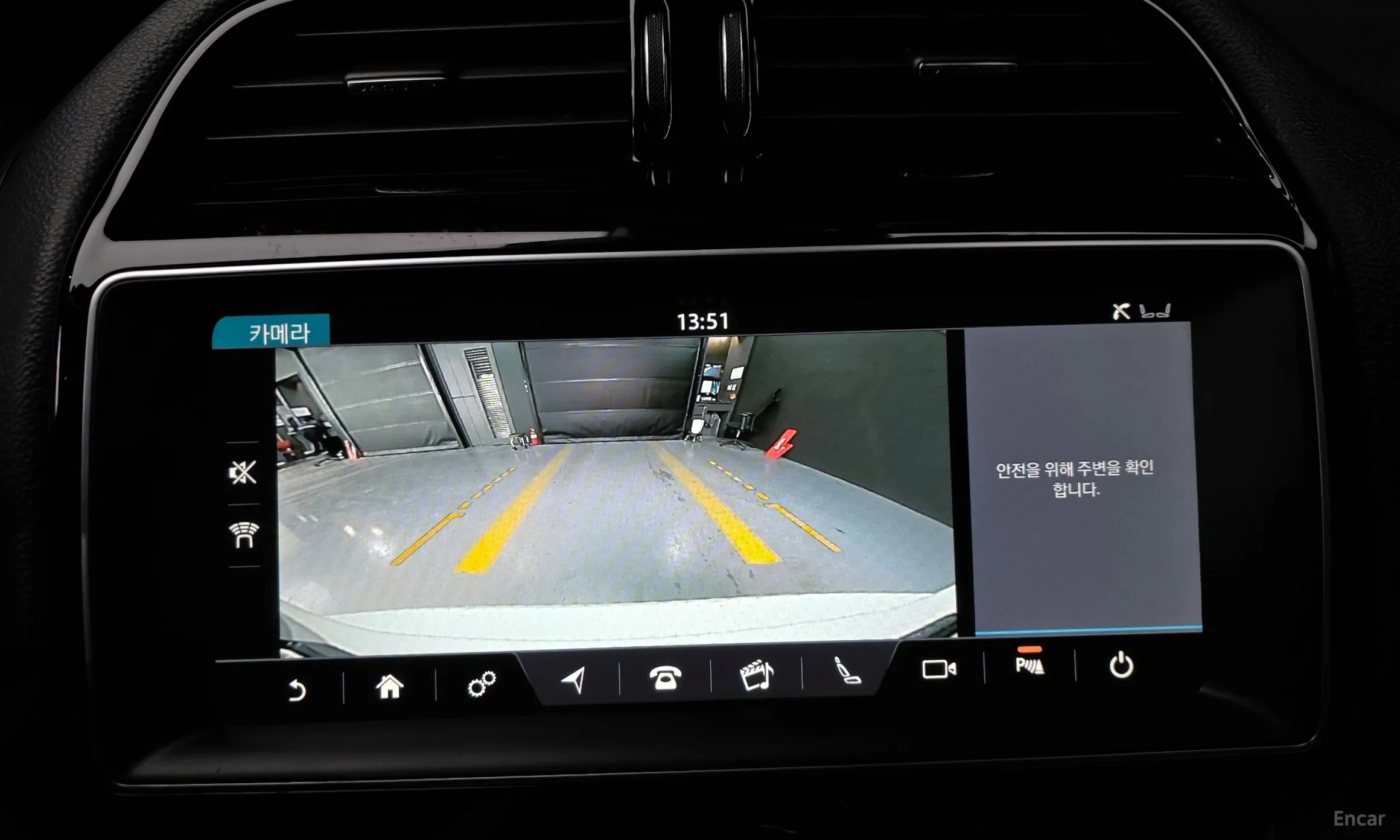 Jaguar XE превью 15