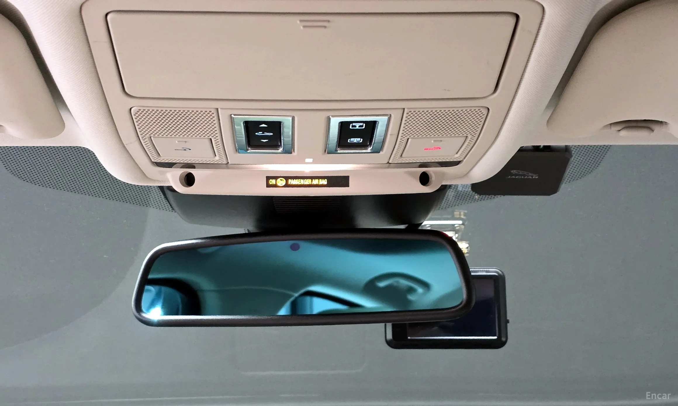 Jaguar XE превью 16