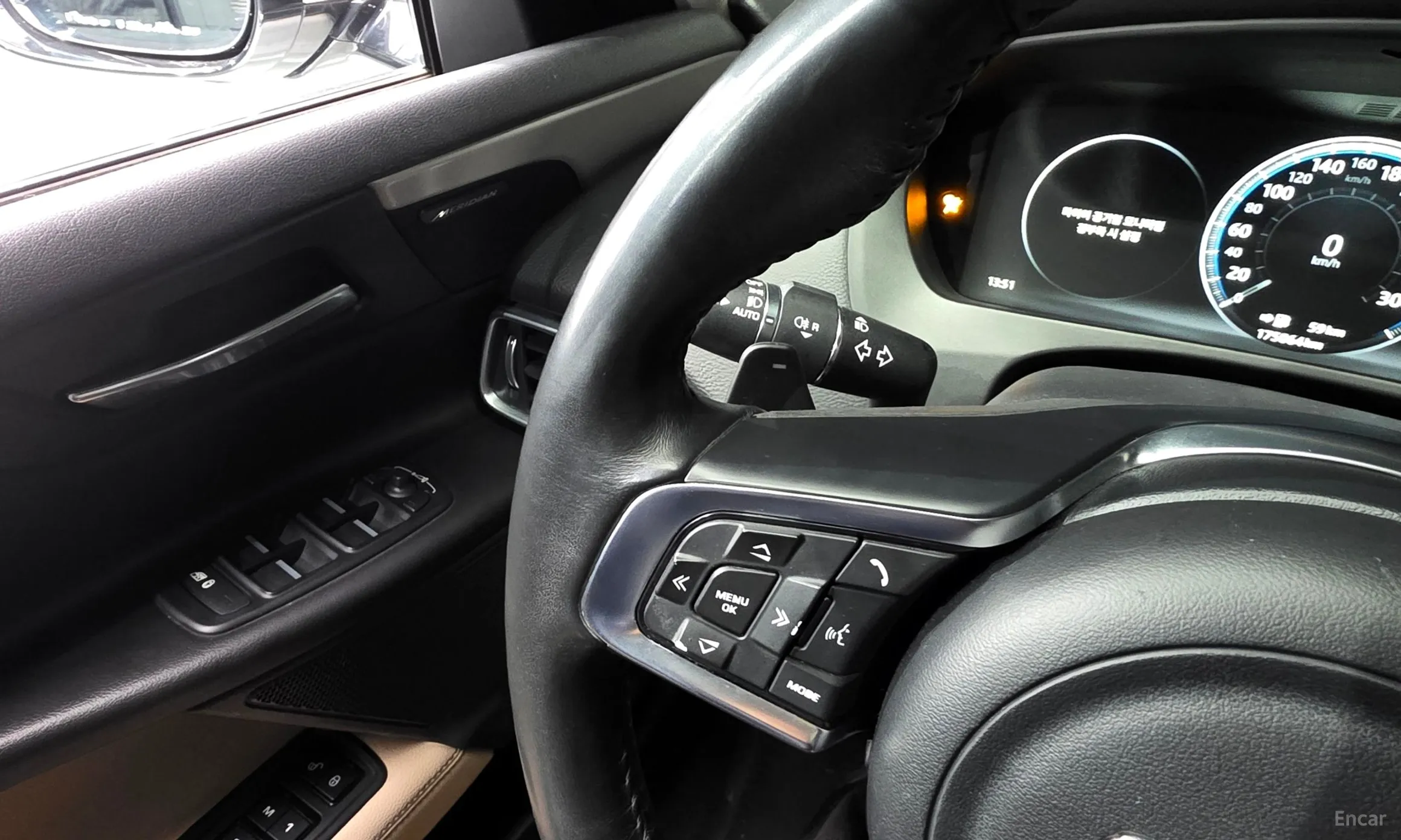 Jaguar XE превью 18
