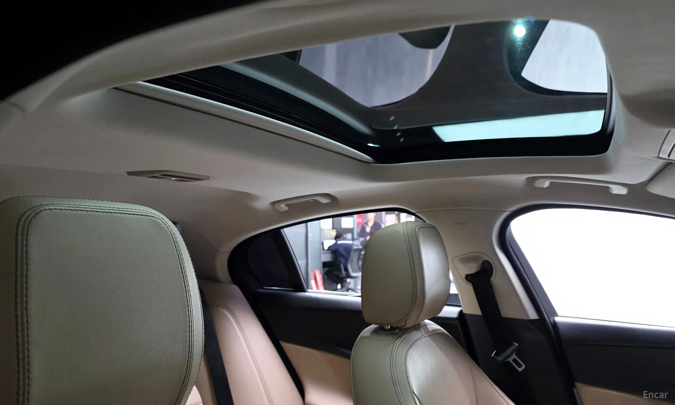Jaguar XE превью 19