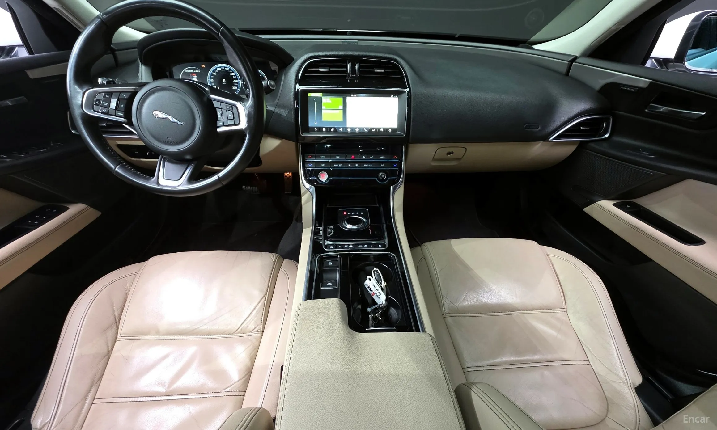Jaguar XE превью 7